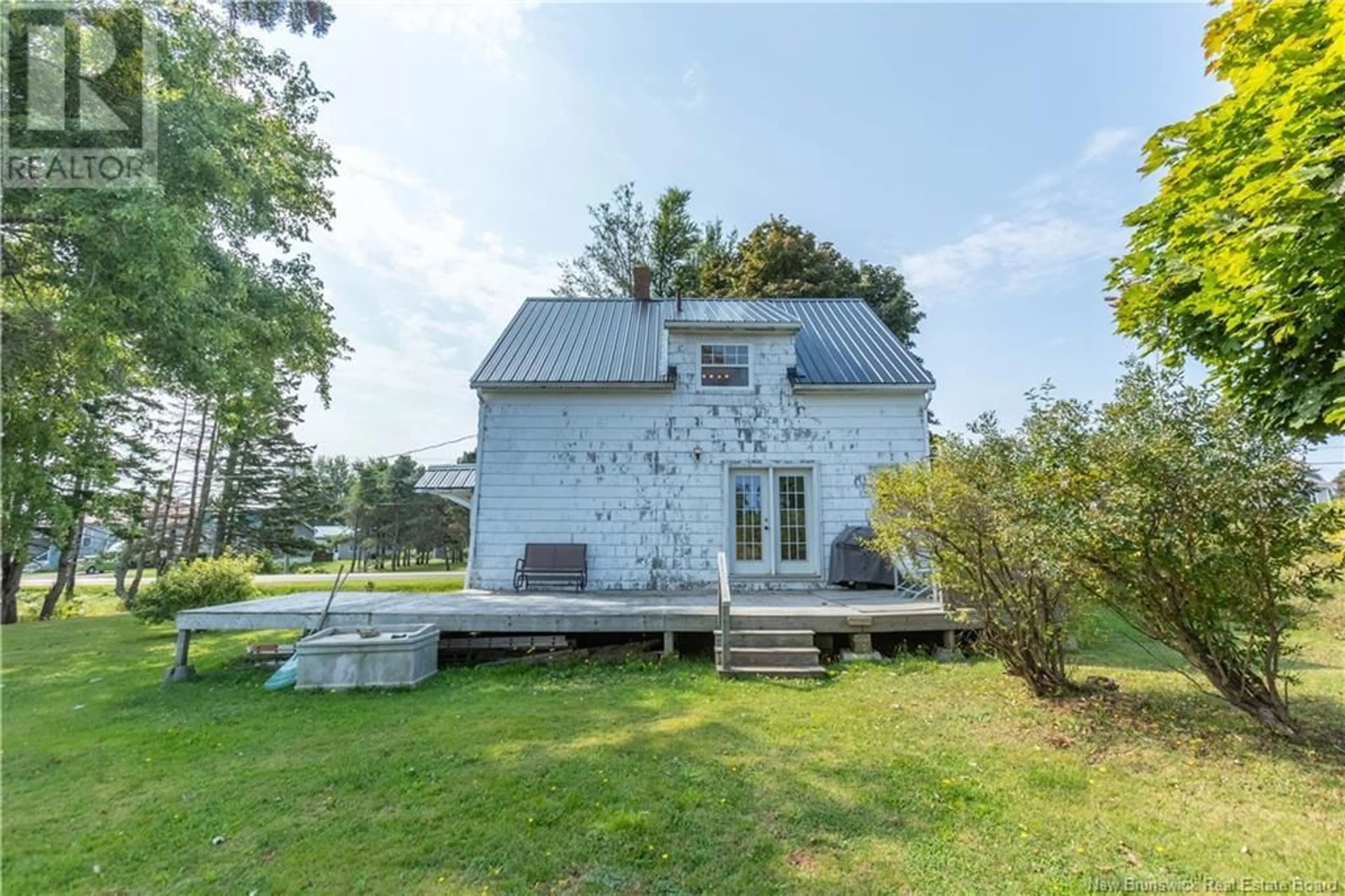 A pic from outside/outdoor area/front of a property/back of a property/a pic from drone, unknown for 77 ROUTE 955, Cape Tormentine New Brunswick E4M2A5