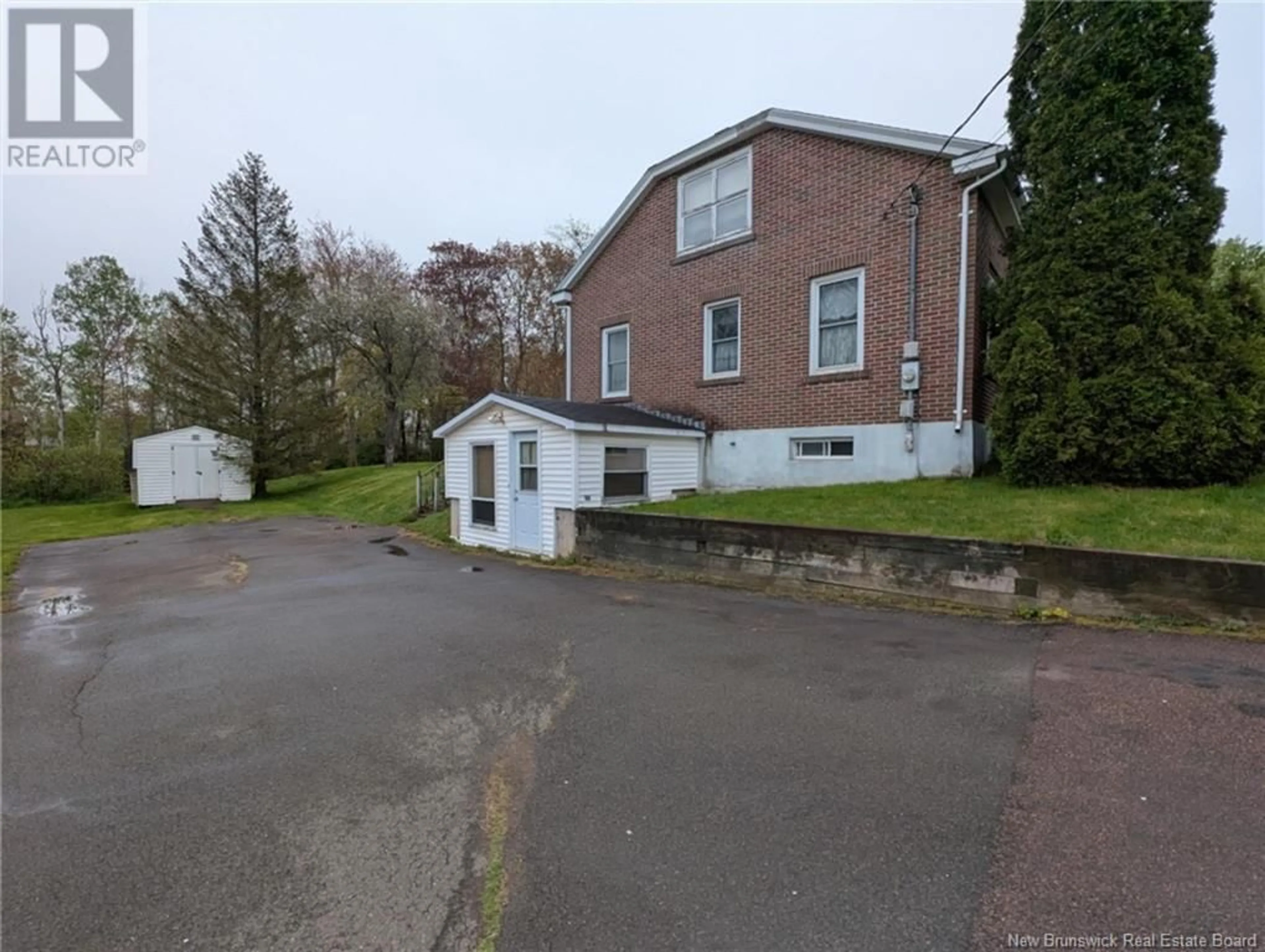 A pic from outside/outdoor area/front of a property/back of a property/a pic from drone, building for 146 COURT STREET, Riverview New Brunswick E1B1L7