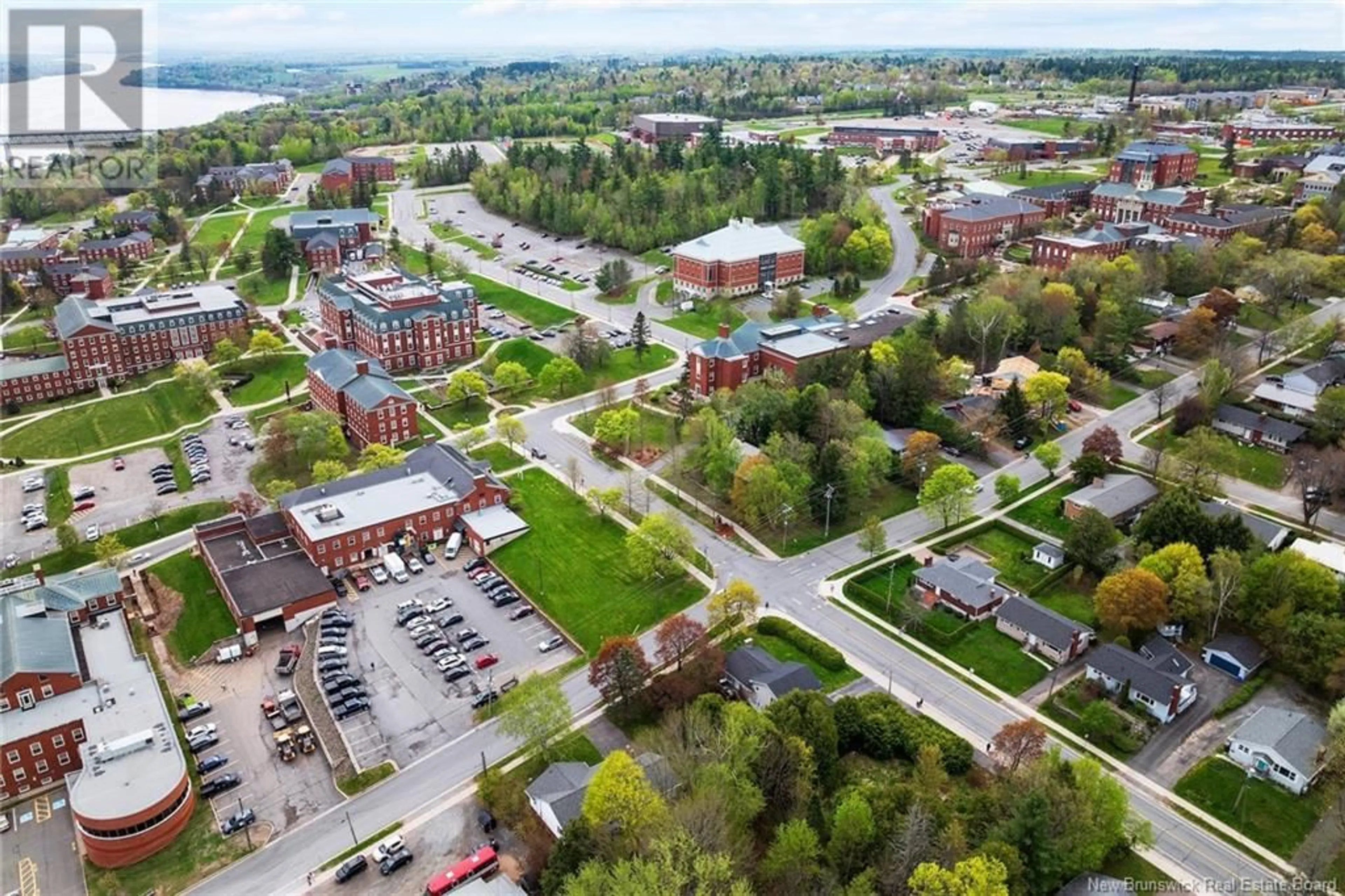 A pic from outside/outdoor area/front of a property/back of a property/a pic from drone, unknown for 727 WINDSOR STREET, Fredericton New Brunswick E3B4G3
