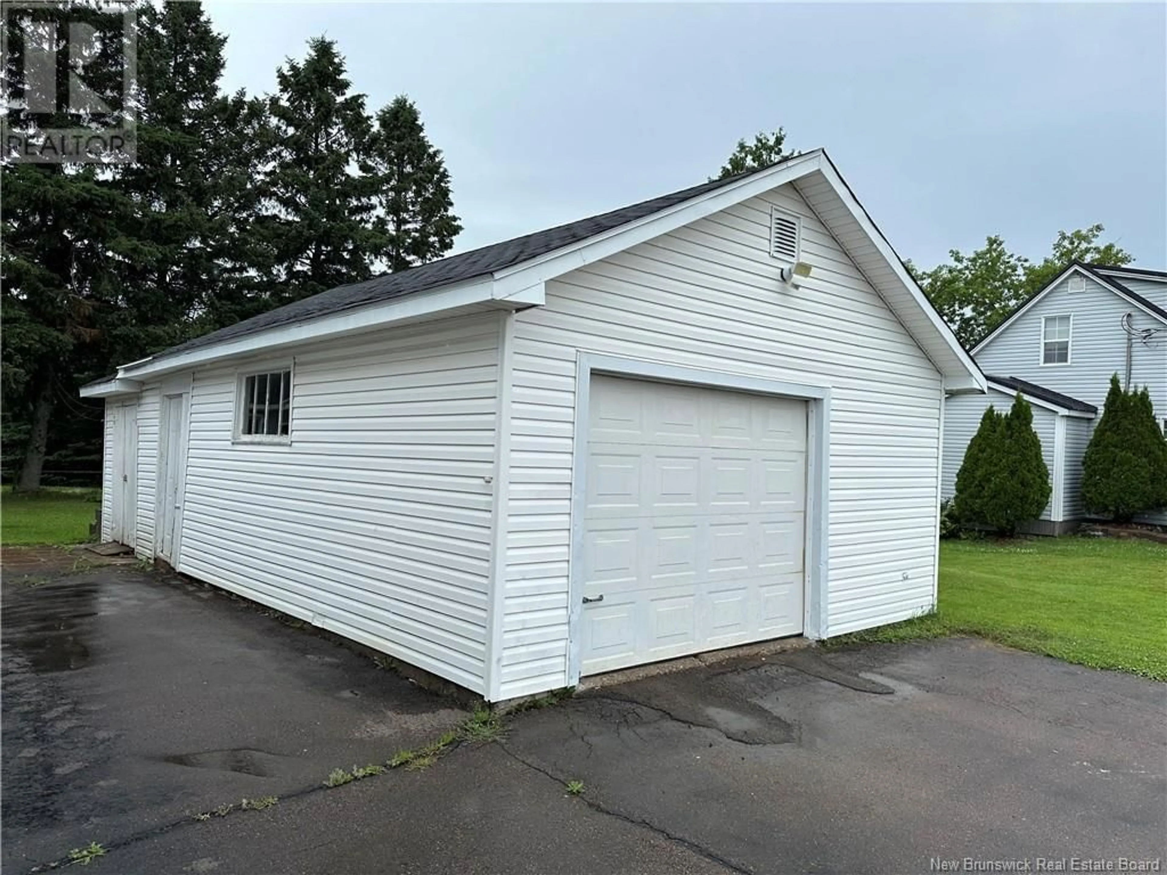 Indoor garage for 5 EDOUARD AVENUE, Saint-Antoine New Brunswick E4V1G3