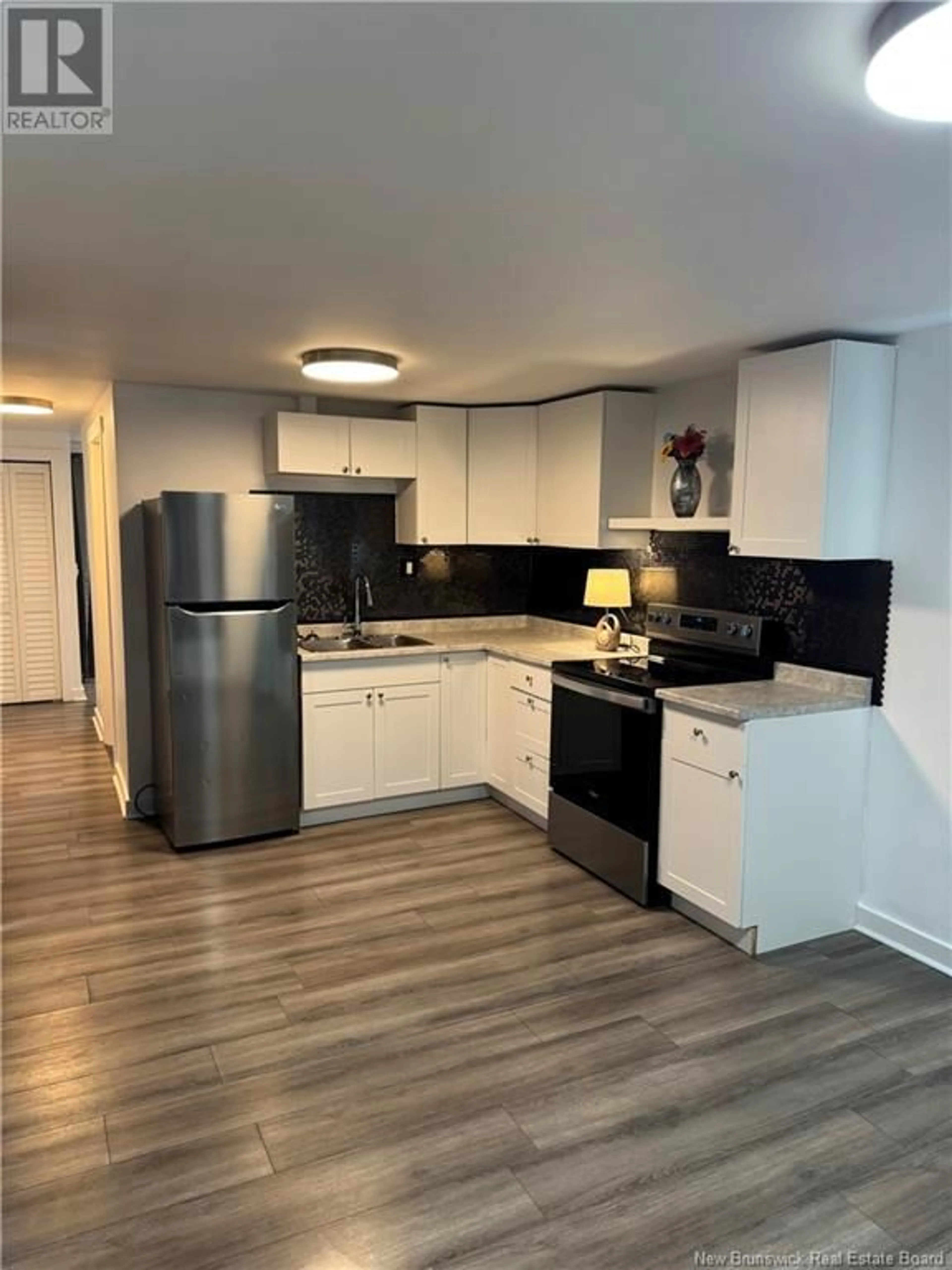 Standard kitchen, wood/laminate floor for 2 STARLING STREET, Saint John New Brunswick E2J2R8