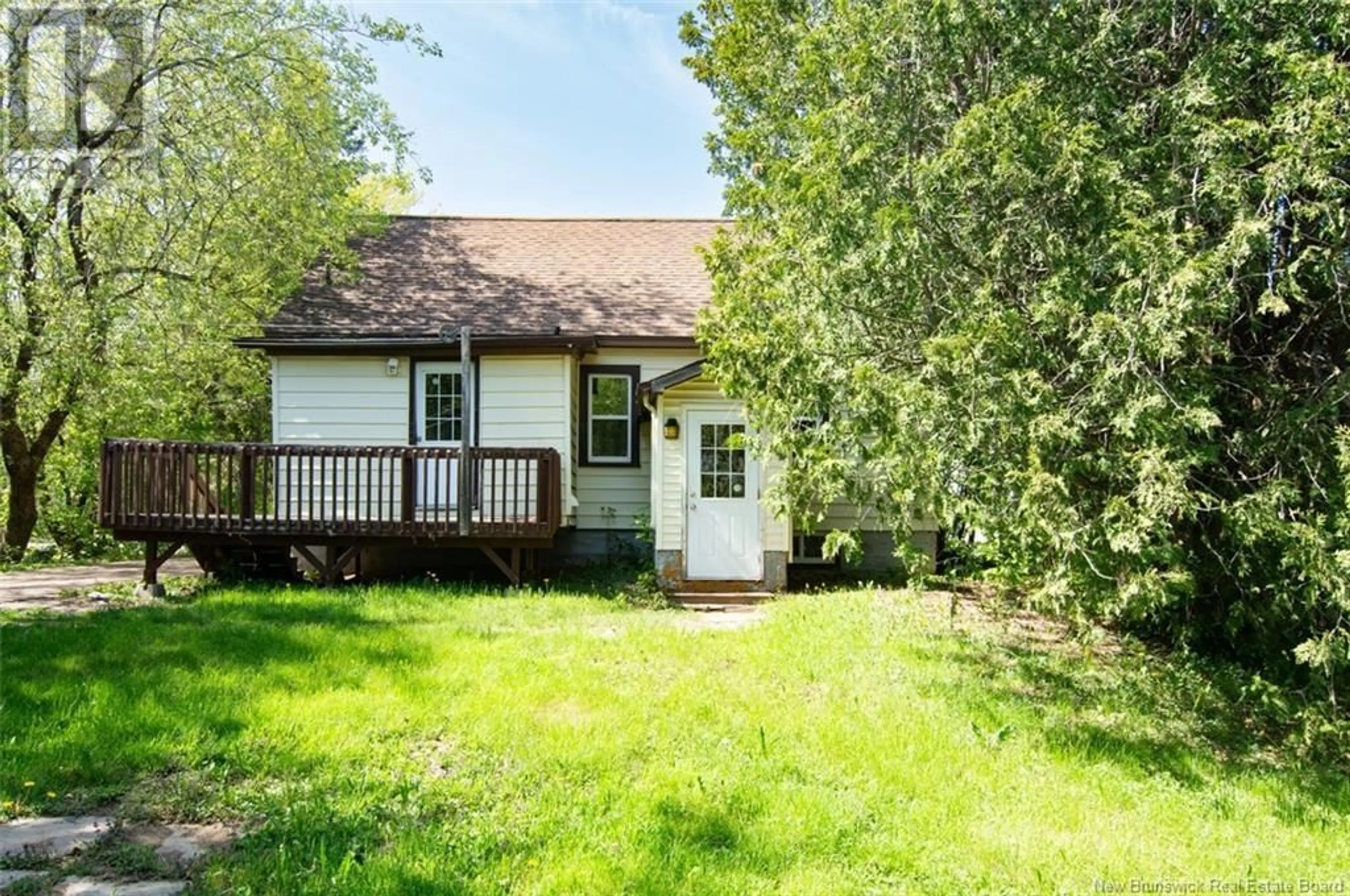 Home with vinyl exterior material, street for 140 MASSEY AVENUE, Moncton New Brunswick E1A3E7