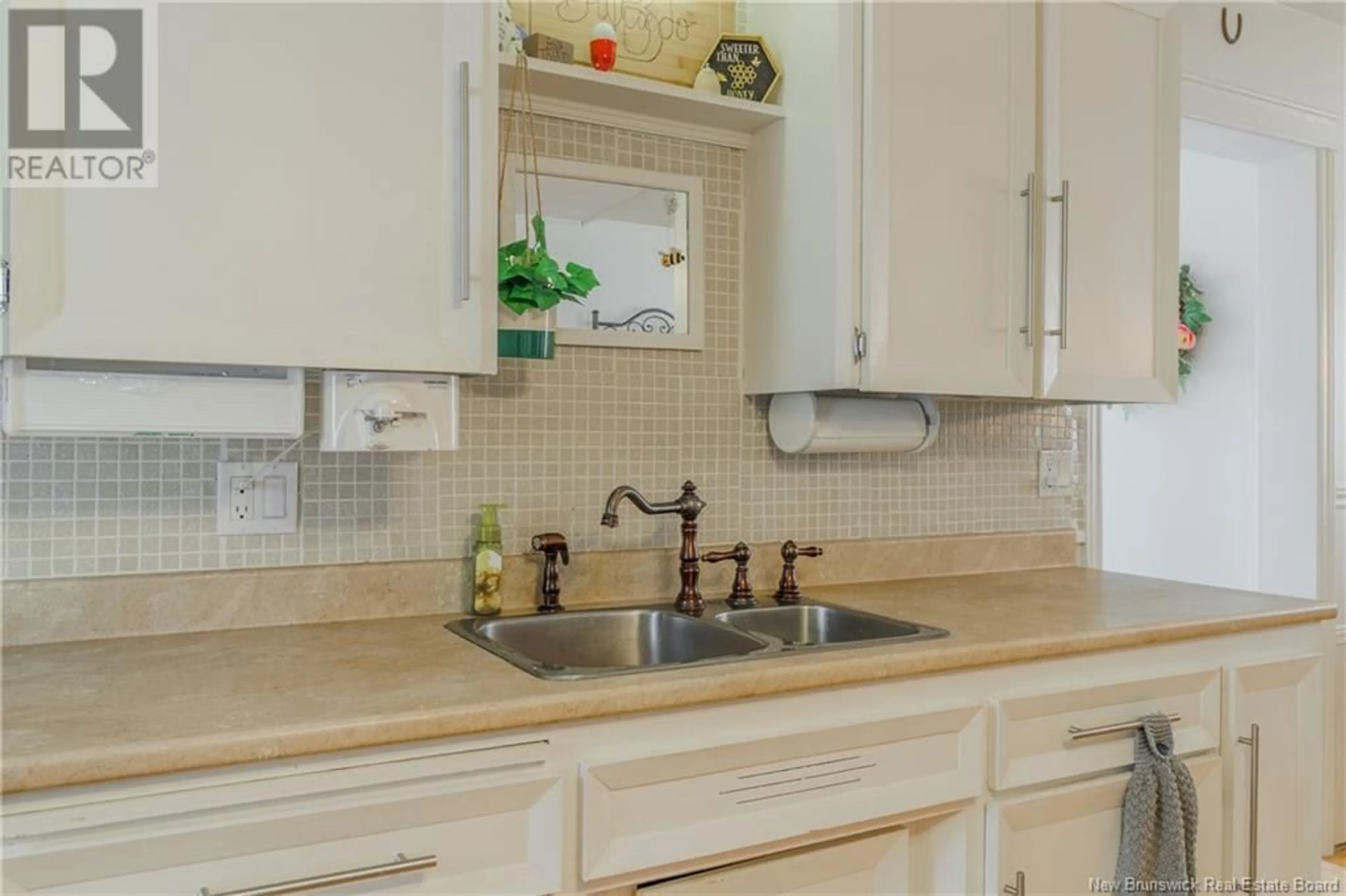 Standard kitchen, ceramic/tile floor for 47 LAKE AVENUE, McAdam New Brunswick E6J1N9