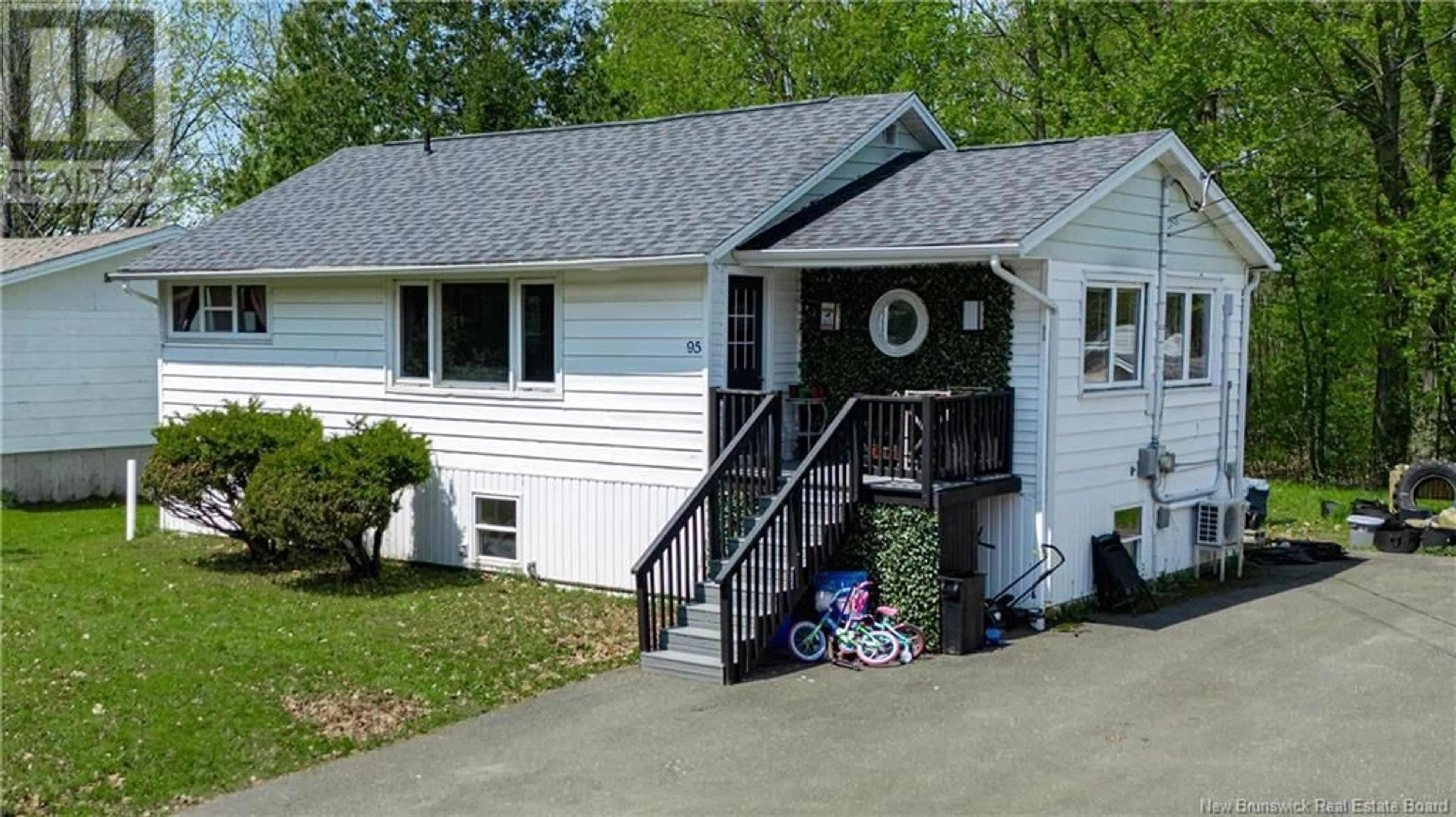 Home with vinyl exterior material, street for 95 MCMINNIMAN COURT, Fredericton New Brunswick E3A8S5