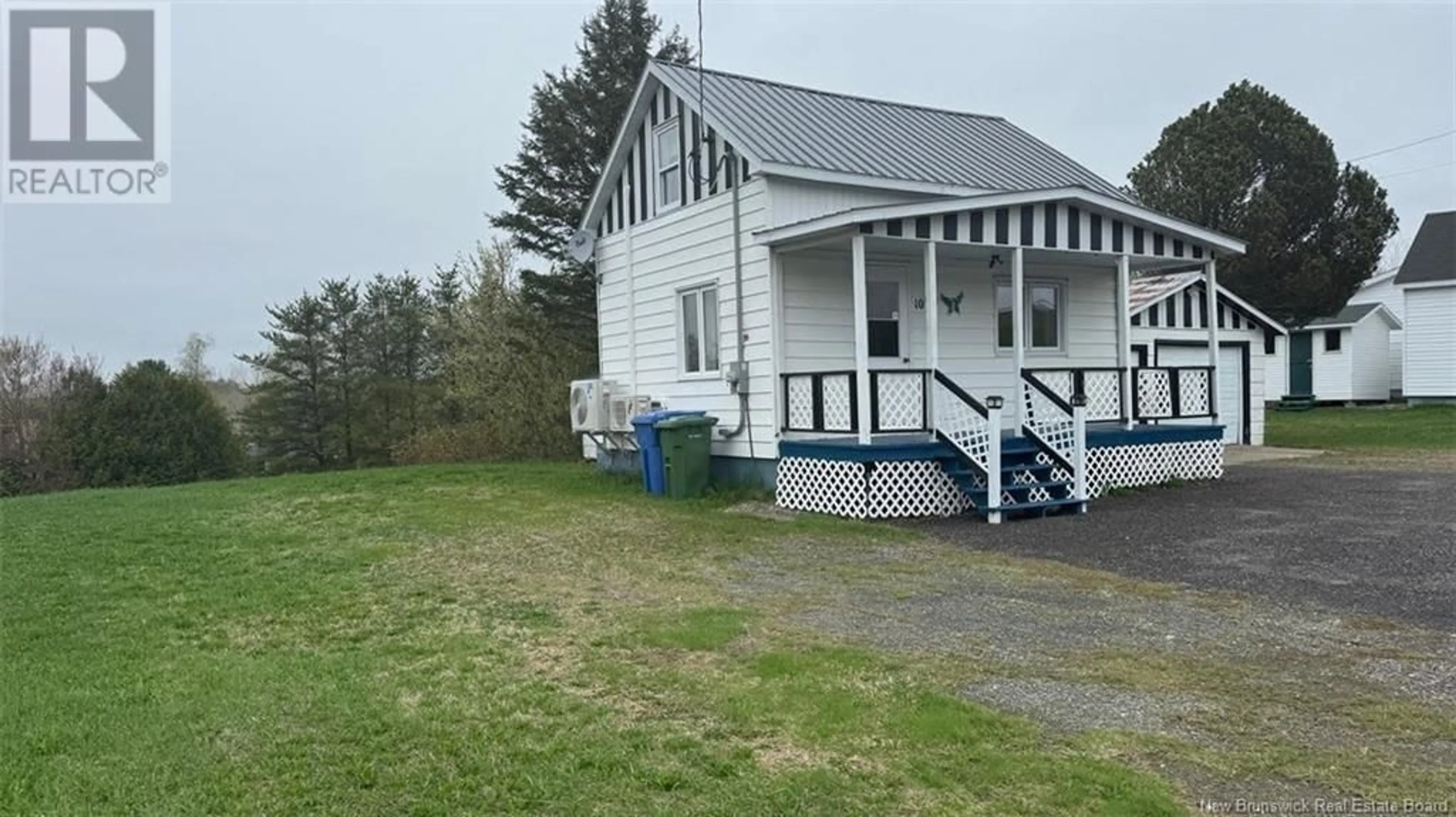 A pic from outside/outdoor area/front of a property/back of a property/a pic from drone, building for 10 SAINT ANDRE, Sainte-Anne-De-Madawaska New Brunswick E7E1H5
