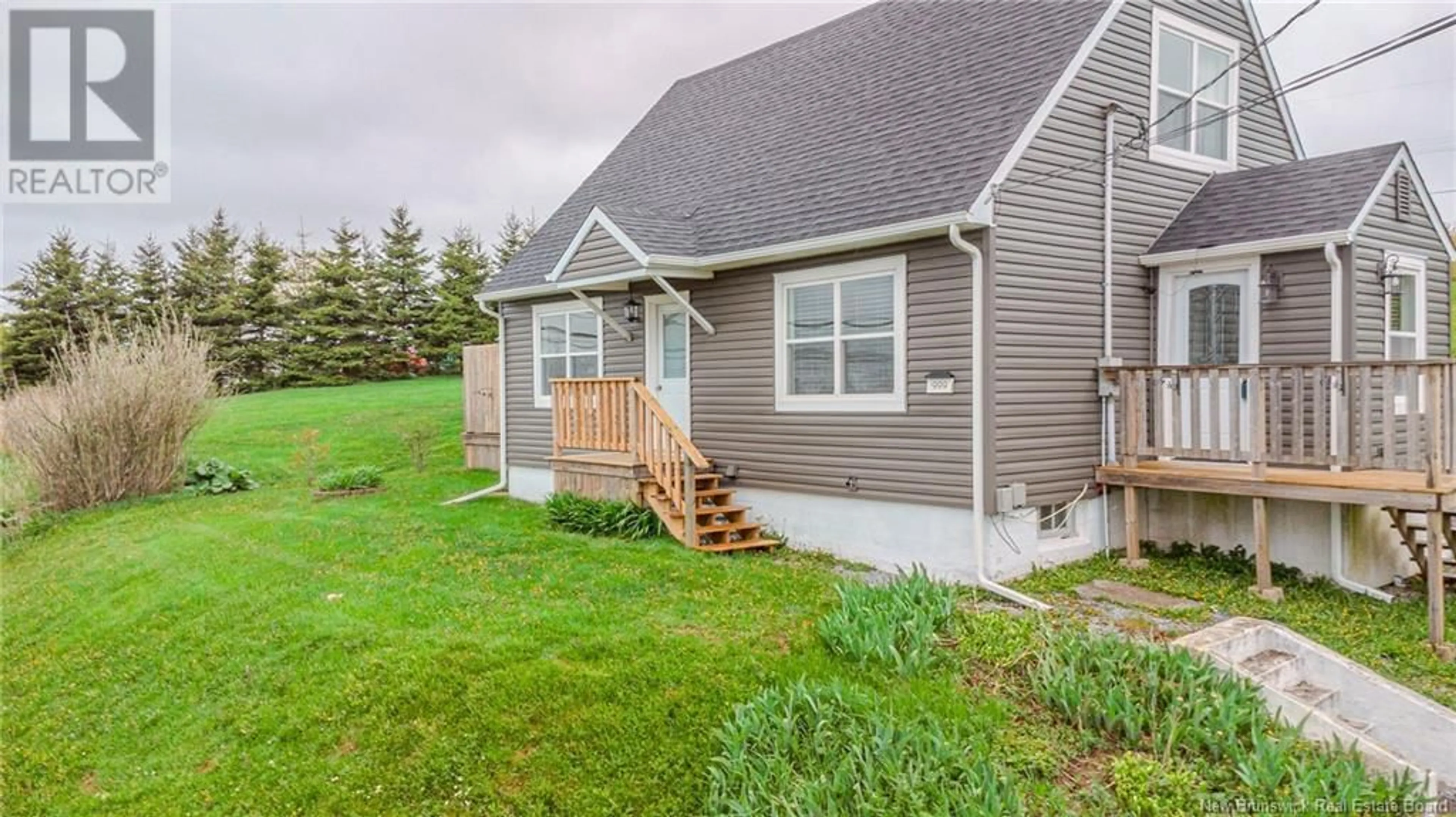 Home with vinyl exterior material, street for 999 LOCH LOMOND ROAD, Saint John New Brunswick E2J1Z6