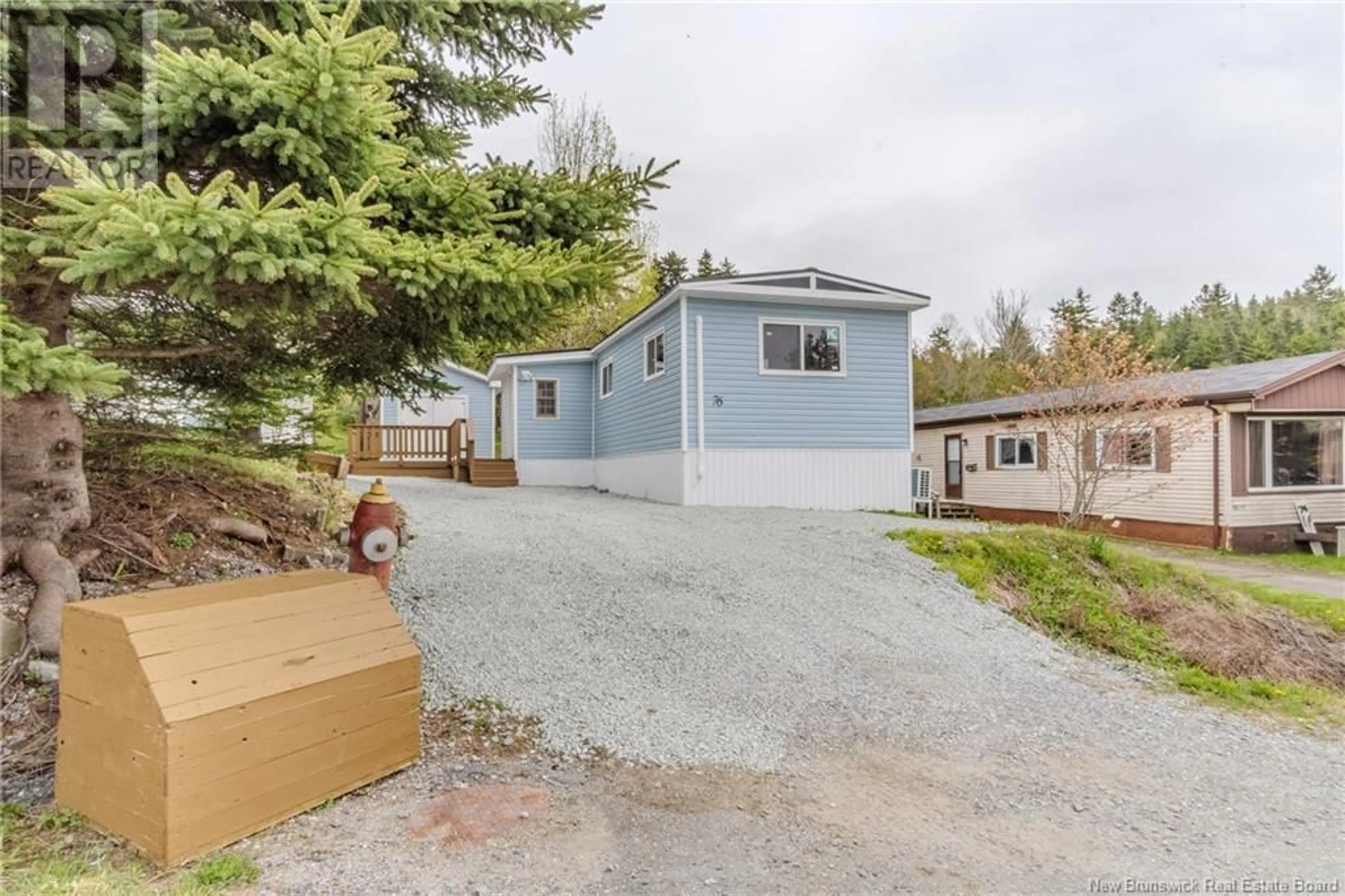 A pic from outside/outdoor area/front of a property/back of a property/a pic from drone, street for 76 GLENVIEW DRIVE, Saint John New Brunswick E2H2R6
