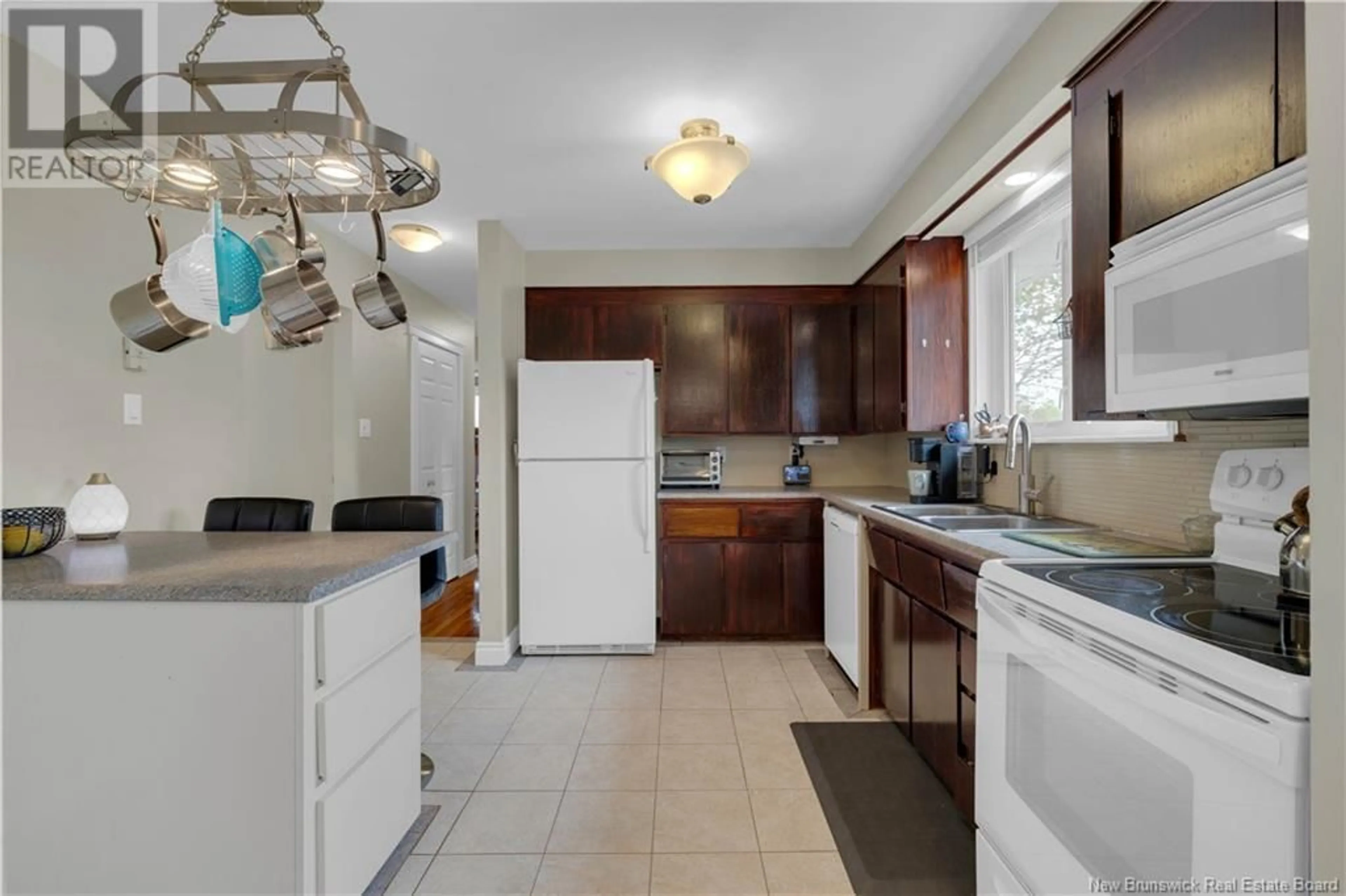 Standard kitchen, ceramic/tile floor for 43 MAPLETON CRESCENT, Hampton New Brunswick E5N5E7