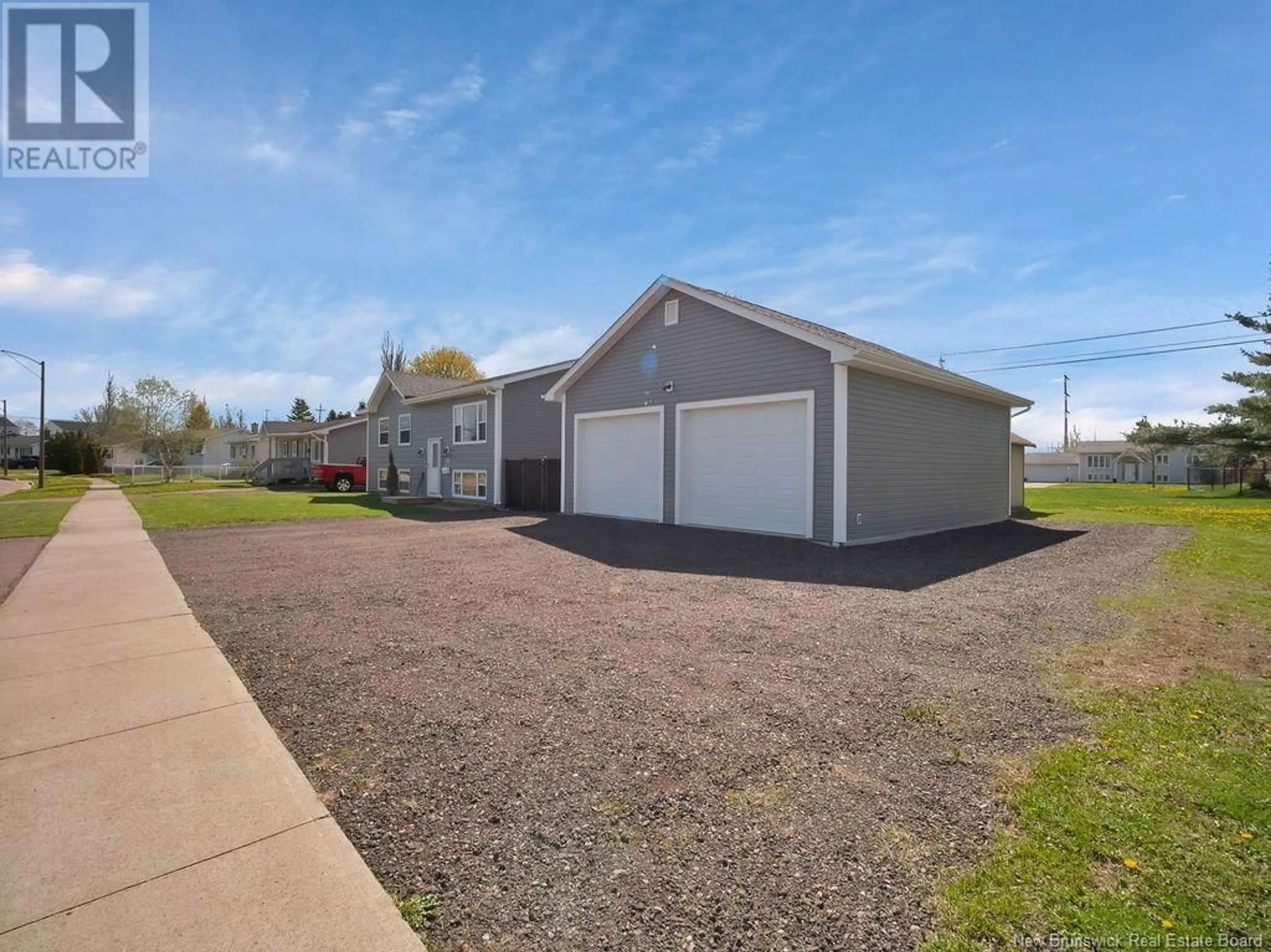 Indoor garage for 39 SATINWOOD, Moncton New Brunswick E1G1C3
