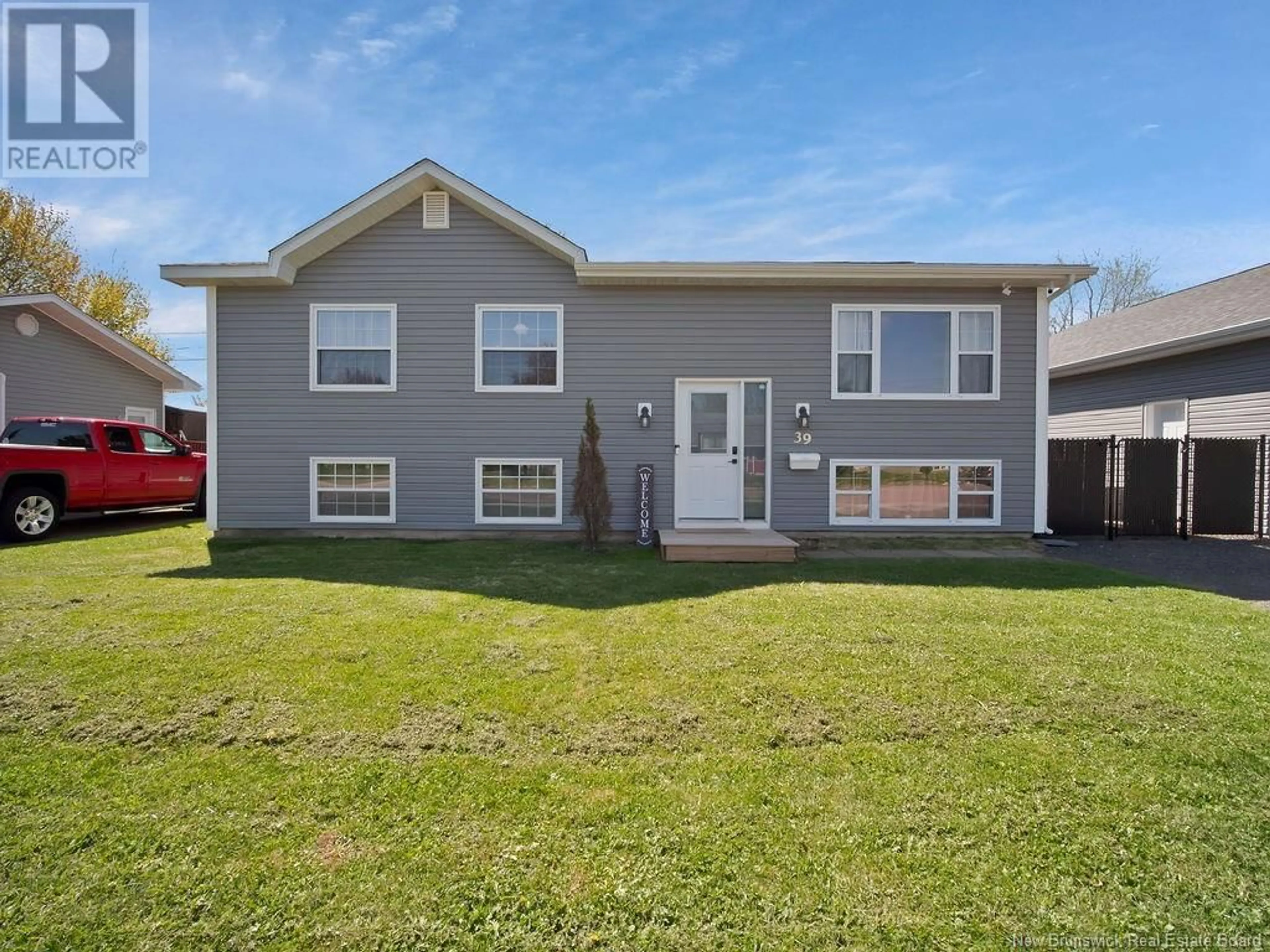 Home with vinyl exterior material, street for 39 SATINWOOD, Moncton New Brunswick E1G1C3