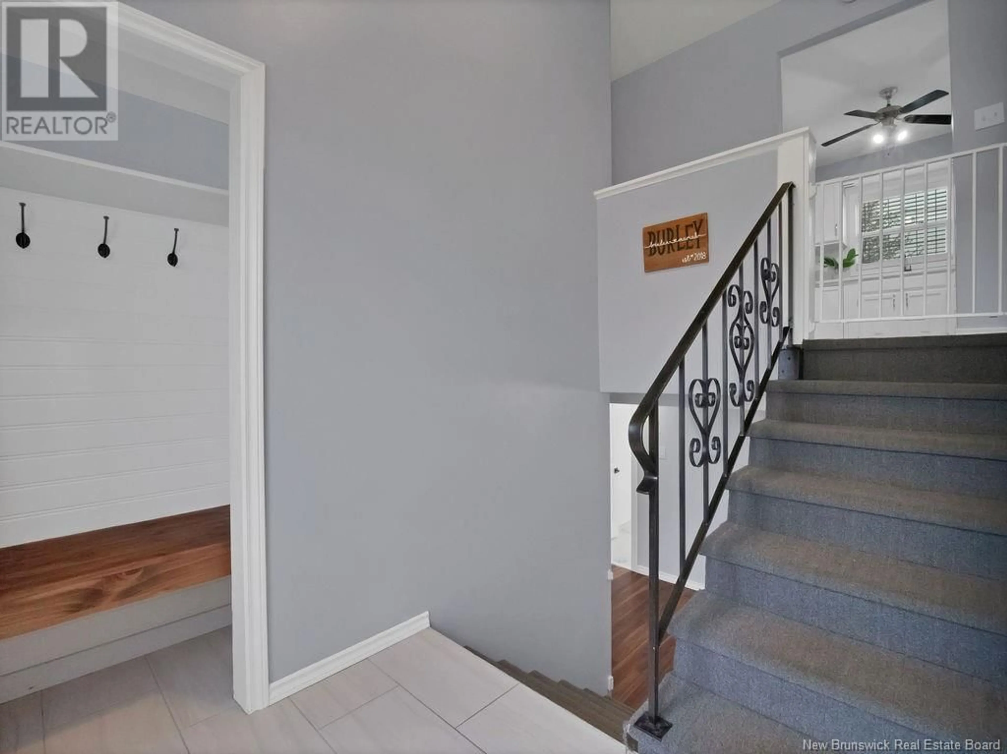Indoor foyer for 39 SATINWOOD, Moncton New Brunswick E1G1C3
