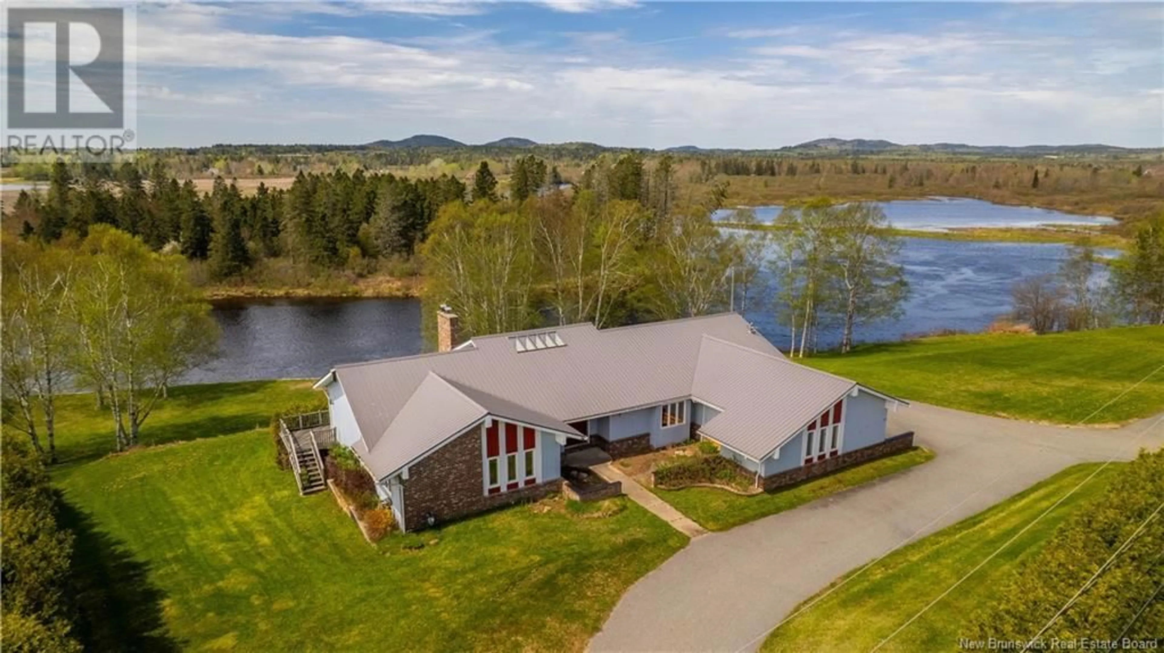 A pic from outside/outdoor area/front of a property/back of a property/a pic from drone, water/lake/river/ocean view for 53 RIVERVIEW AVENUE, St George New Brunswick E5C3M5