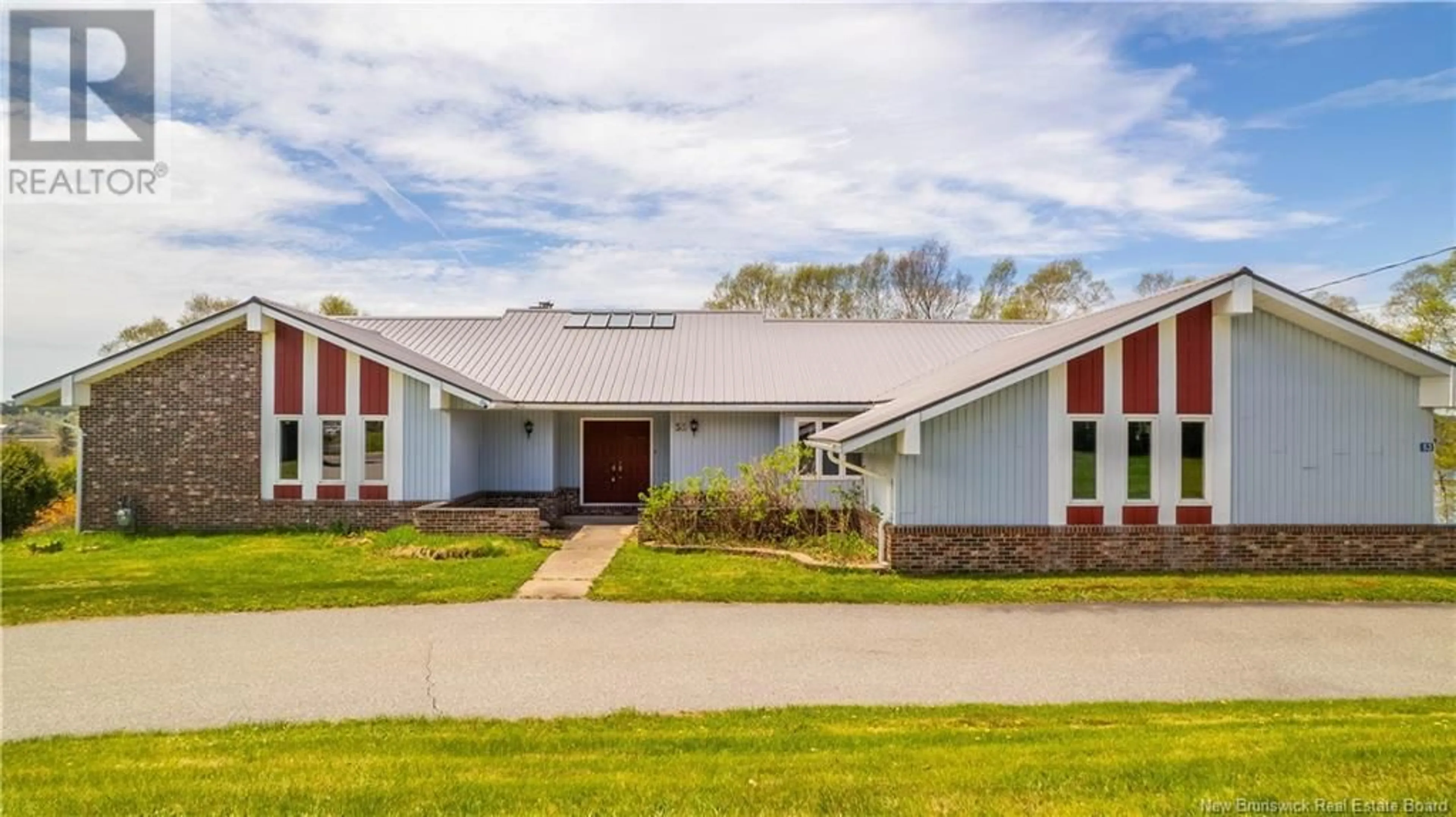 Indoor foyer for 53 RIVERVIEW AVENUE, St George New Brunswick E5C3M5