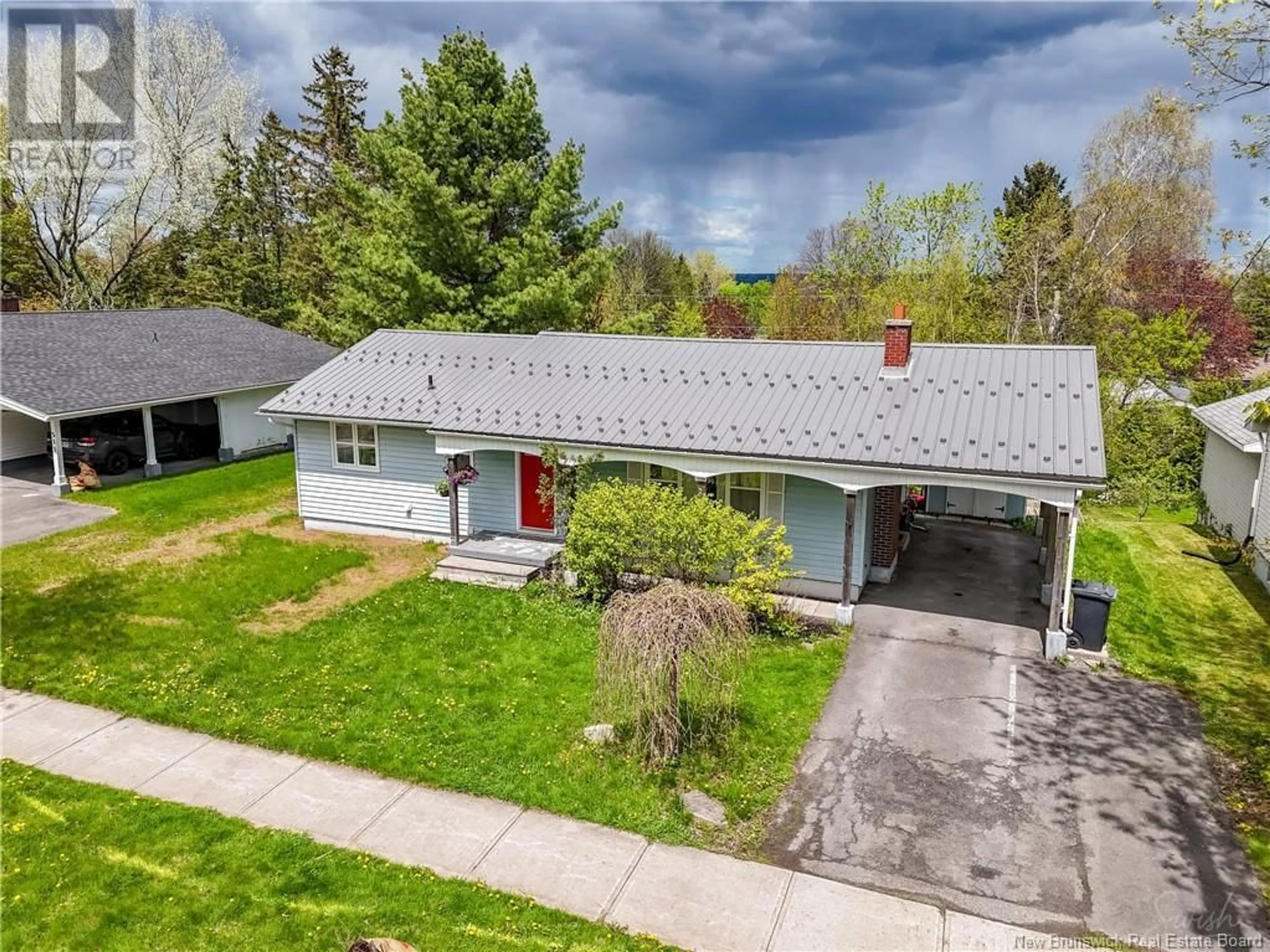 A pic from outside/outdoor area/front of a property/back of a property/a pic from drone, street for 225 MASSEY STREET, Fredericton New Brunswick E3B2Z5
