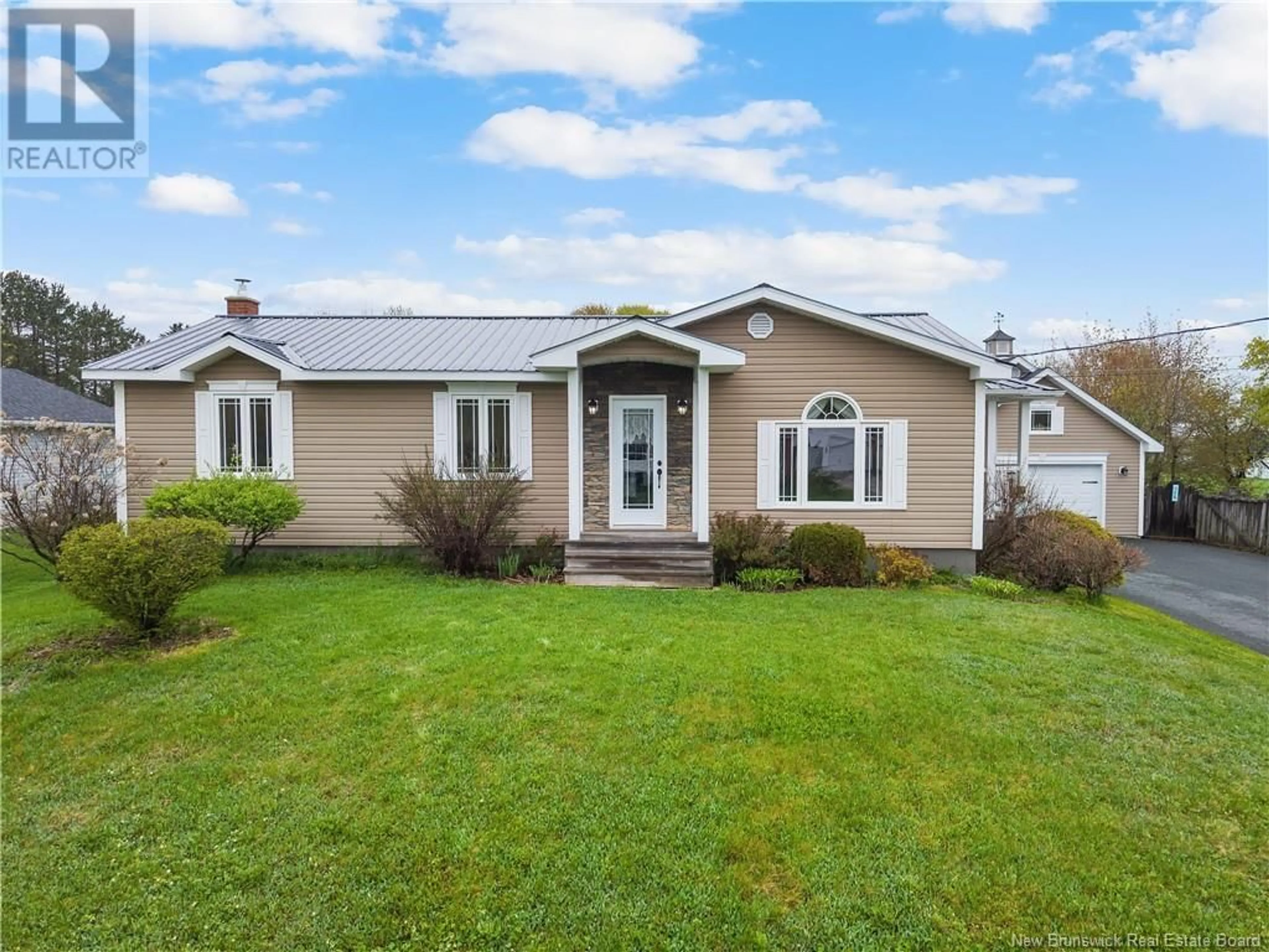 Home with vinyl exterior material, street for 546 HILLSIDE DRIVE, Miramichi New Brunswick E1V2P3