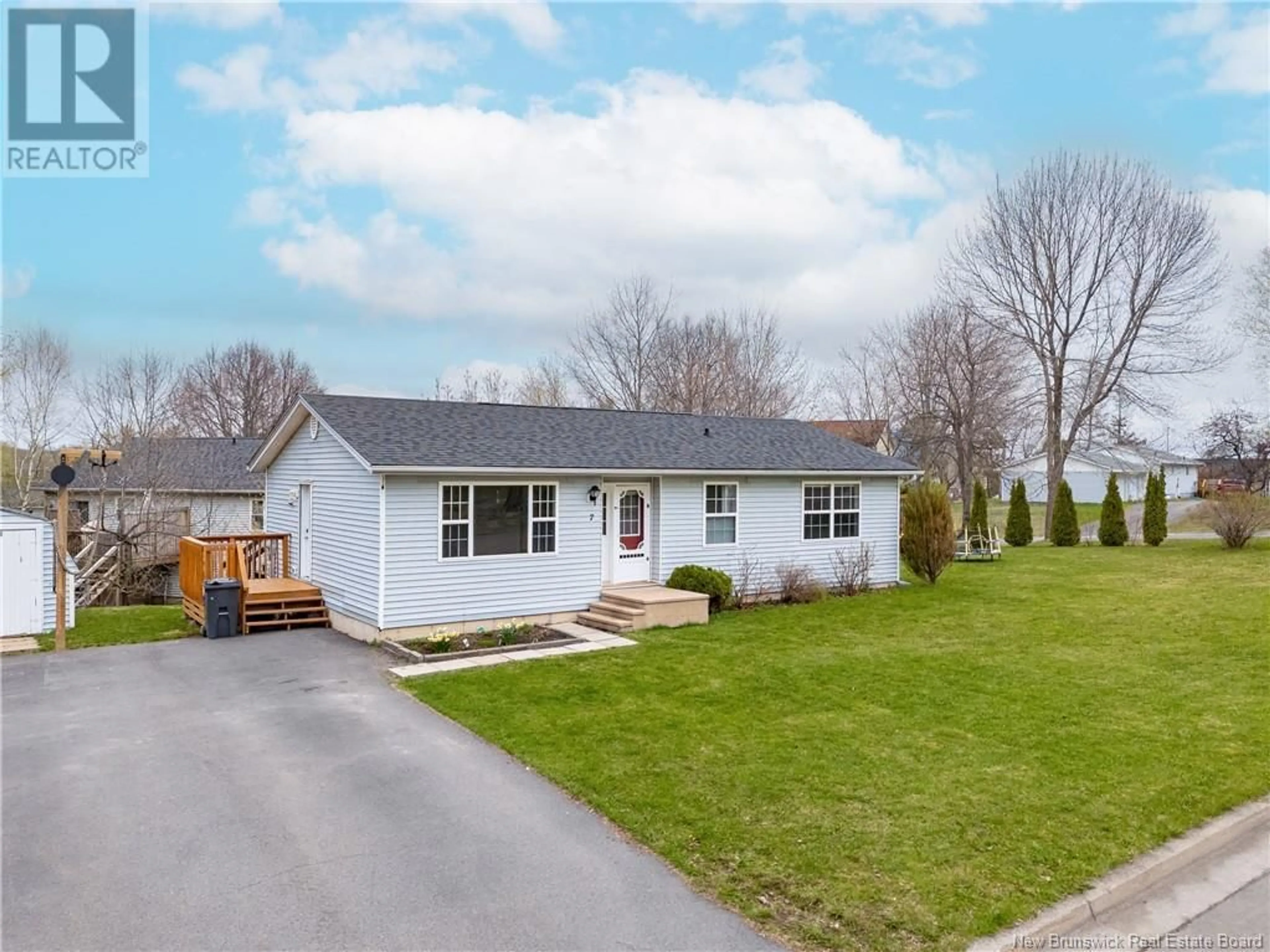 Home with vinyl exterior material, street for 7 DAY STREET, Fredericton New Brunswick E3B7E1