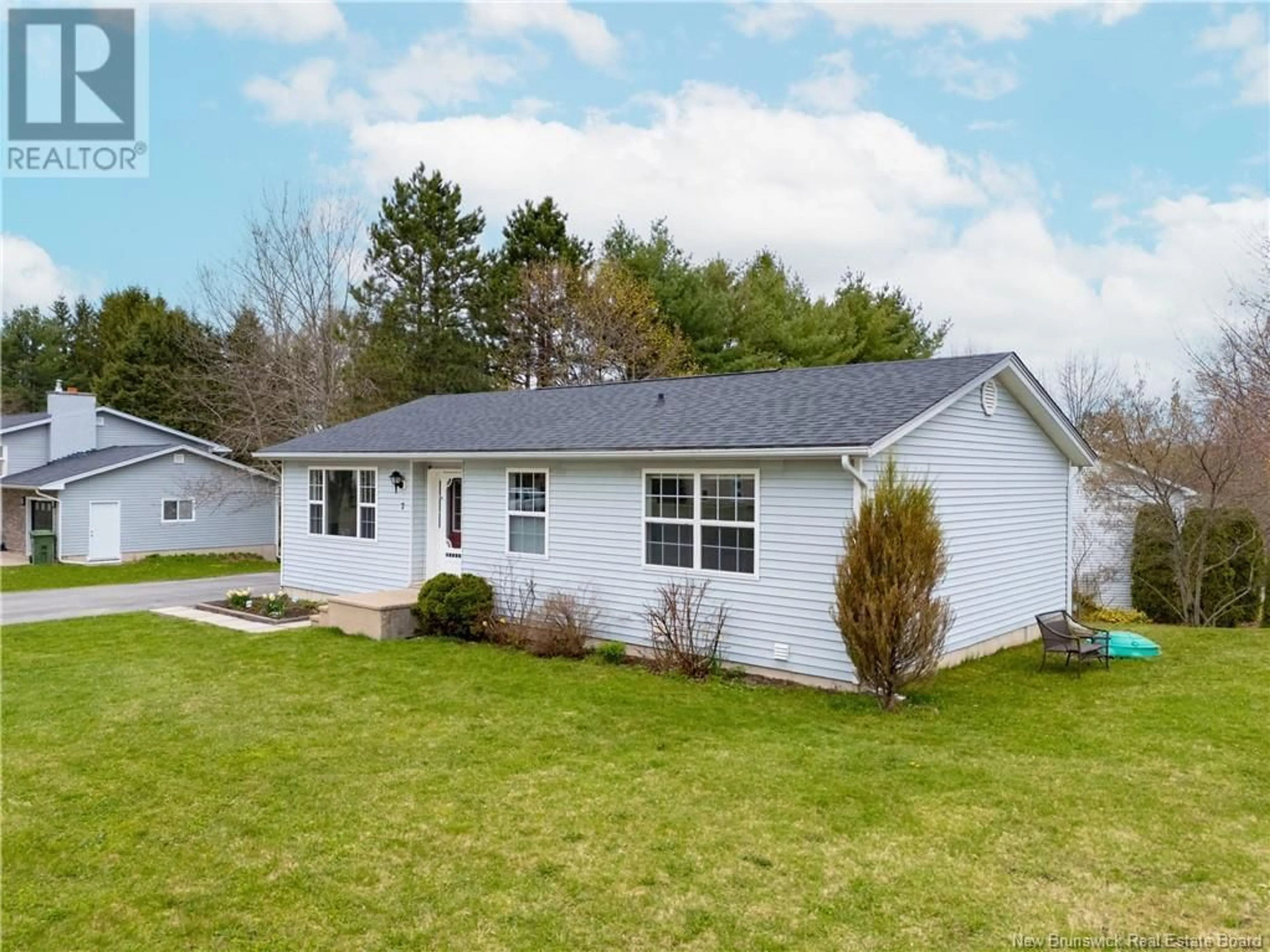 Home with vinyl exterior material, street for 7 DAY STREET, Fredericton New Brunswick E3B7E1