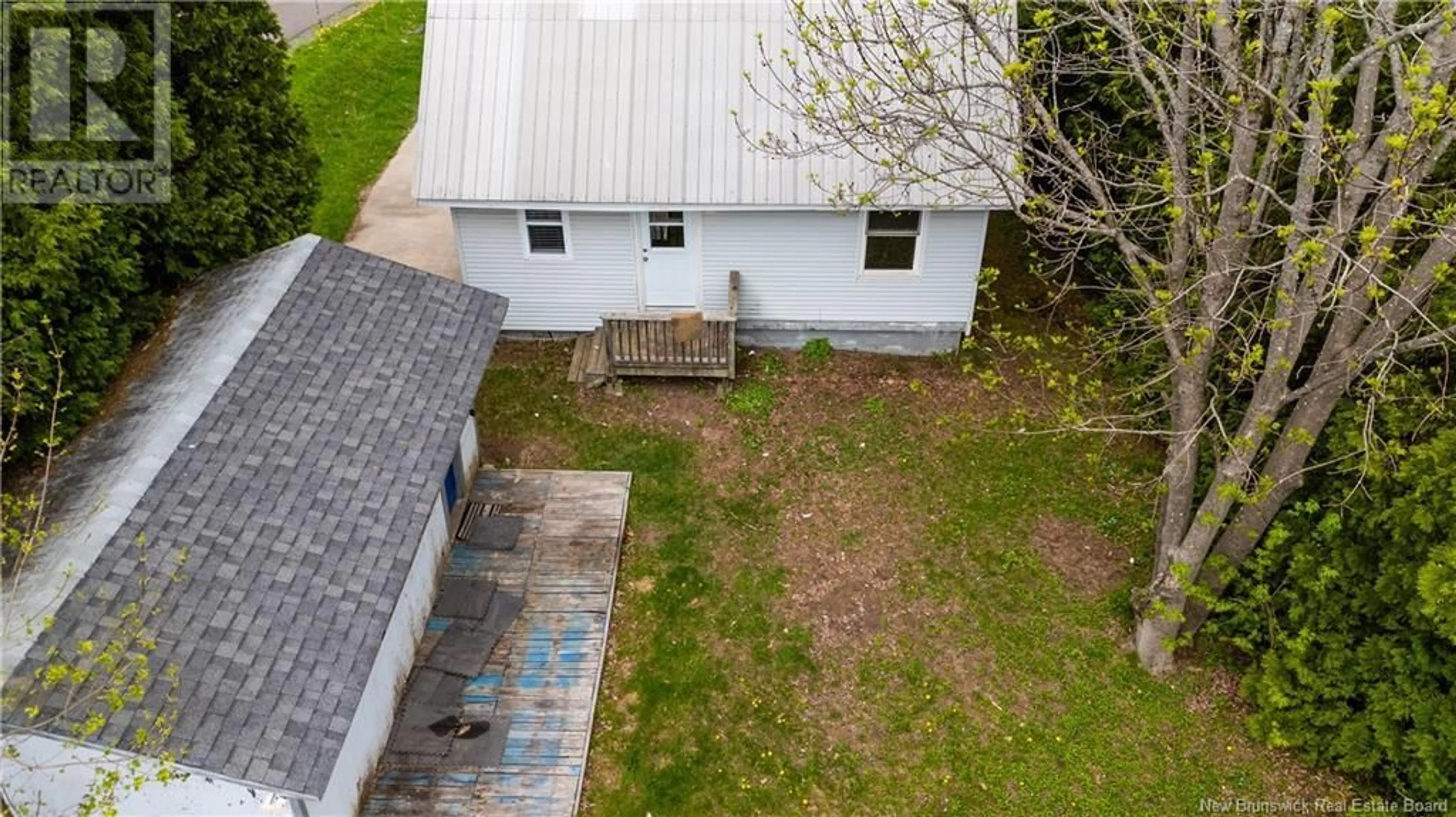A pic from outside/outdoor area/front of a property/back of a property/a pic from drone, building for 618 REID STREET, Fredericton New Brunswick E3B3V5