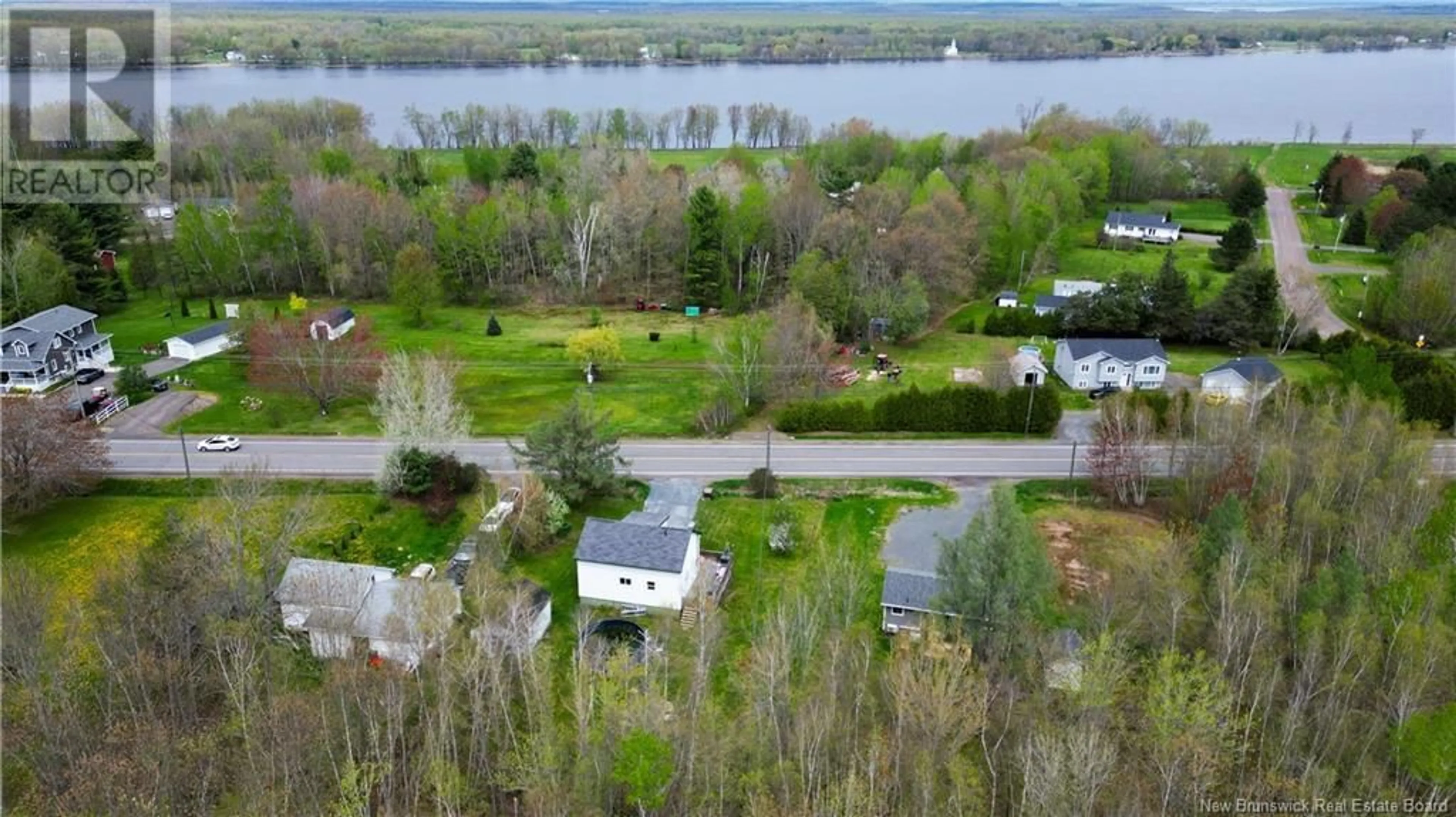 A pic from outside/outdoor area/front of a property/back of a property/a pic from drone, water/lake/river/ocean view for 454 102 ROUTE, Burton New Brunswick E2V3J9