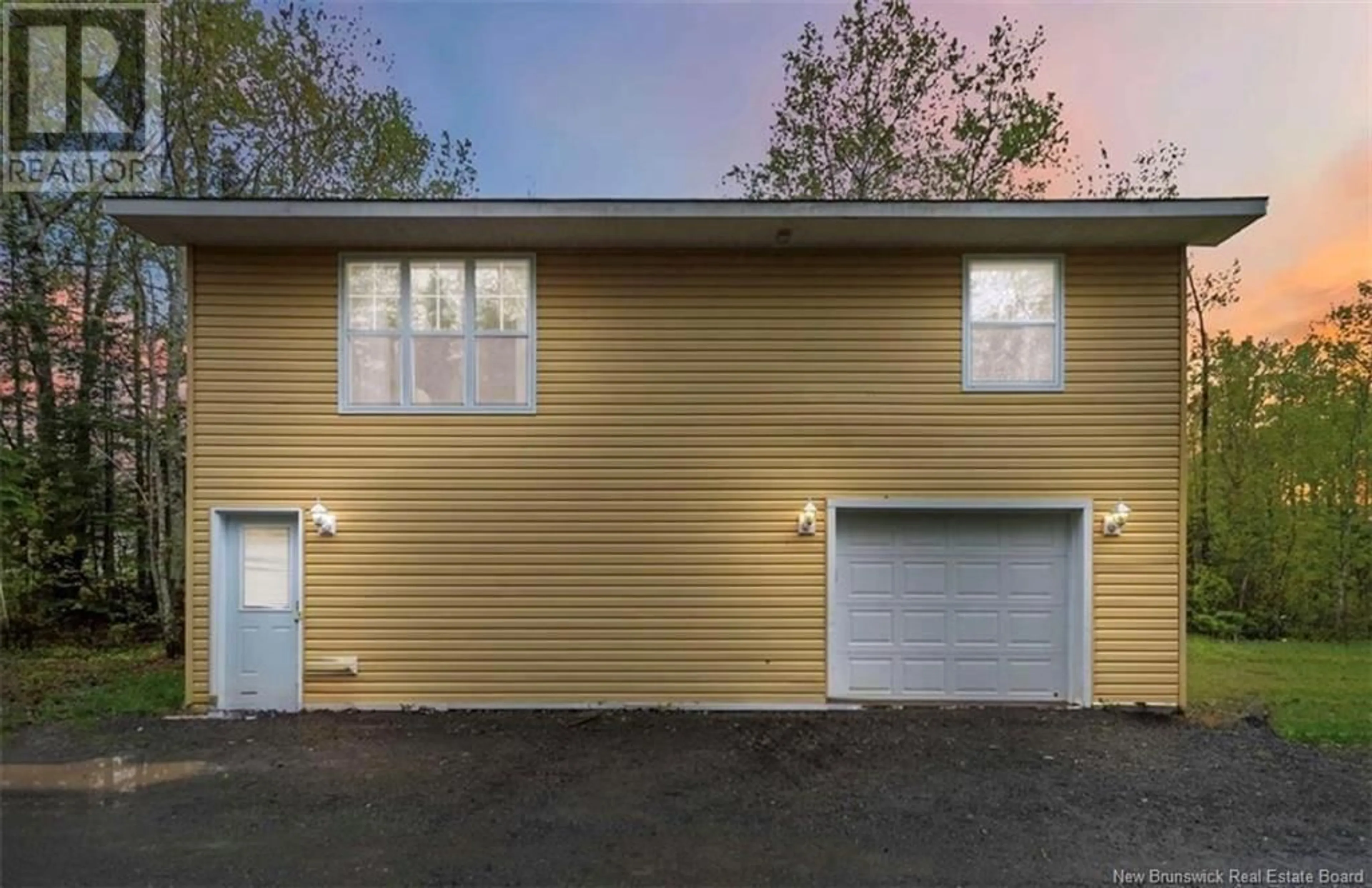Indoor garage for 268 CAPE BRETON ROAD, Irishtown New Brunswick E1H1W8