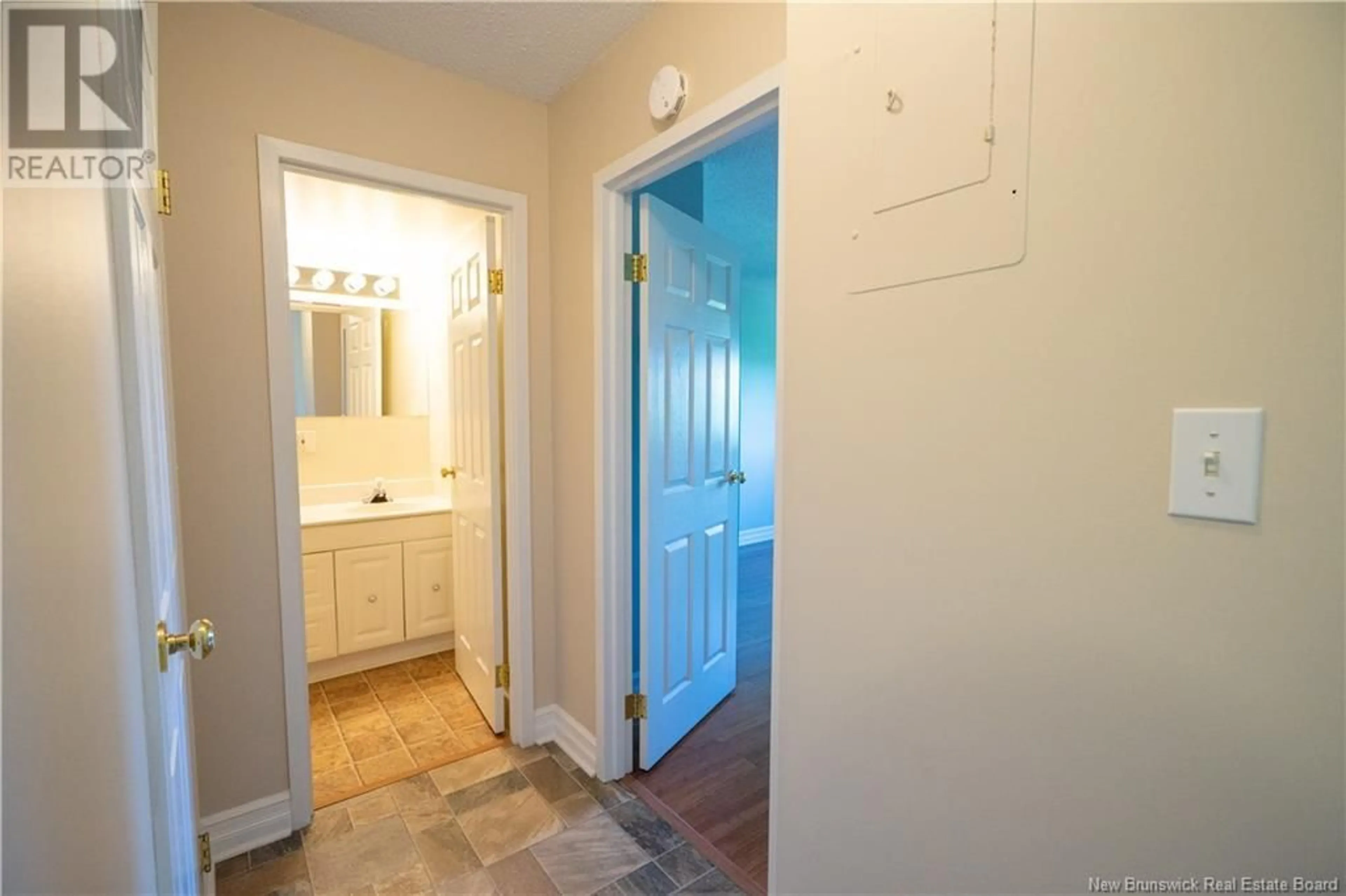 Indoor entryway for 610 - 310 WOODWARD AVENUE, Saint John New Brunswick E2K2L1