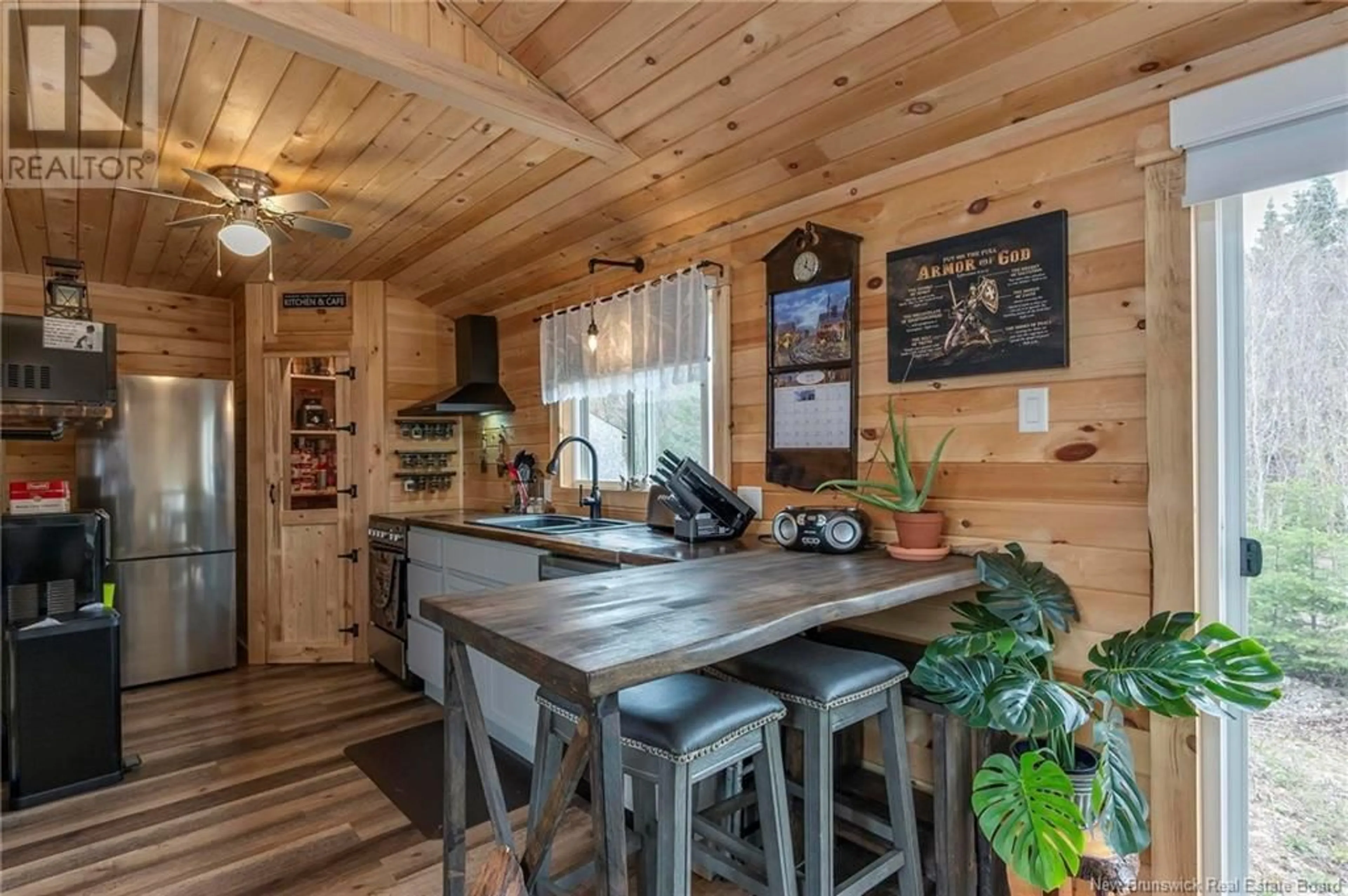 Rustic kitchen, wood/laminate floor for 83 JANET CRESCENT, Saint John New Brunswick E2S1H8
