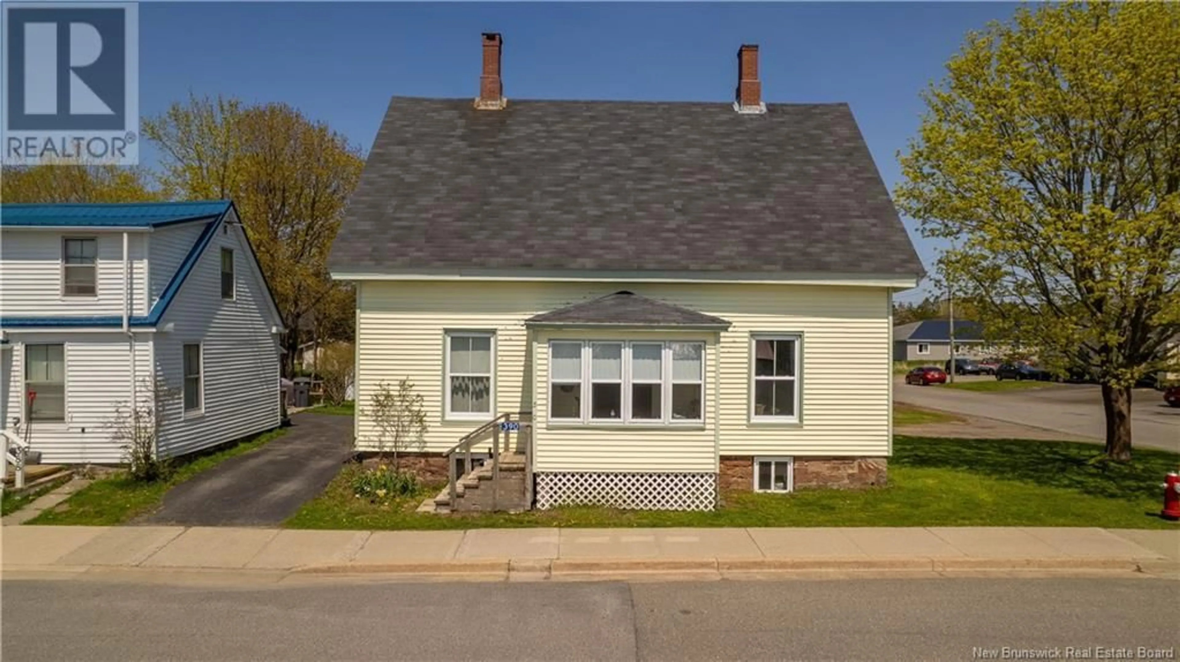 Home with vinyl exterior material, street for 390 WATER STREET, Saint Andrews New Brunswick E5B2R5