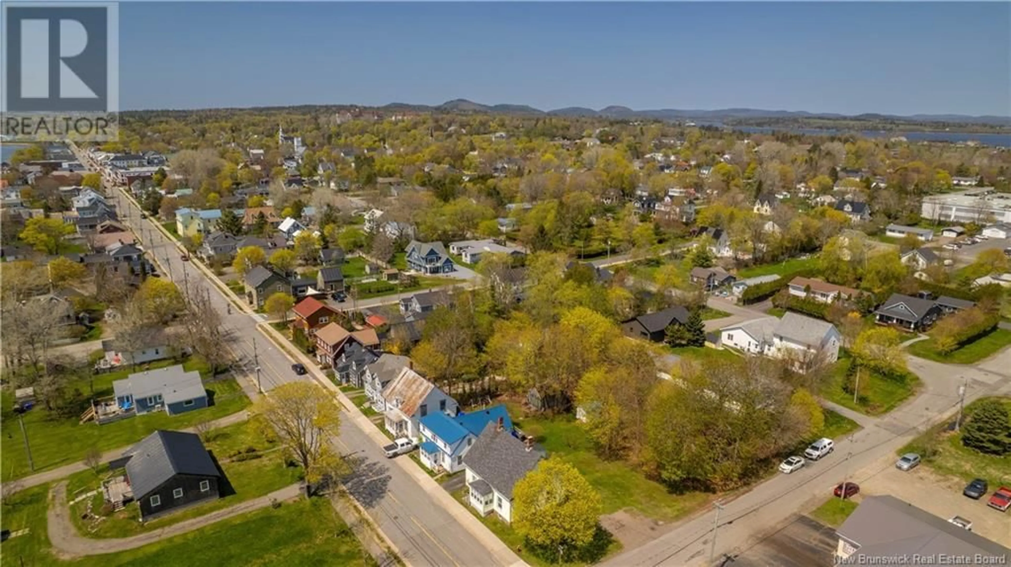 A pic from outside/outdoor area/front of a property/back of a property/a pic from drone, water/lake/river/ocean view for 390 WATER STREET, Saint Andrews New Brunswick E5B2R5