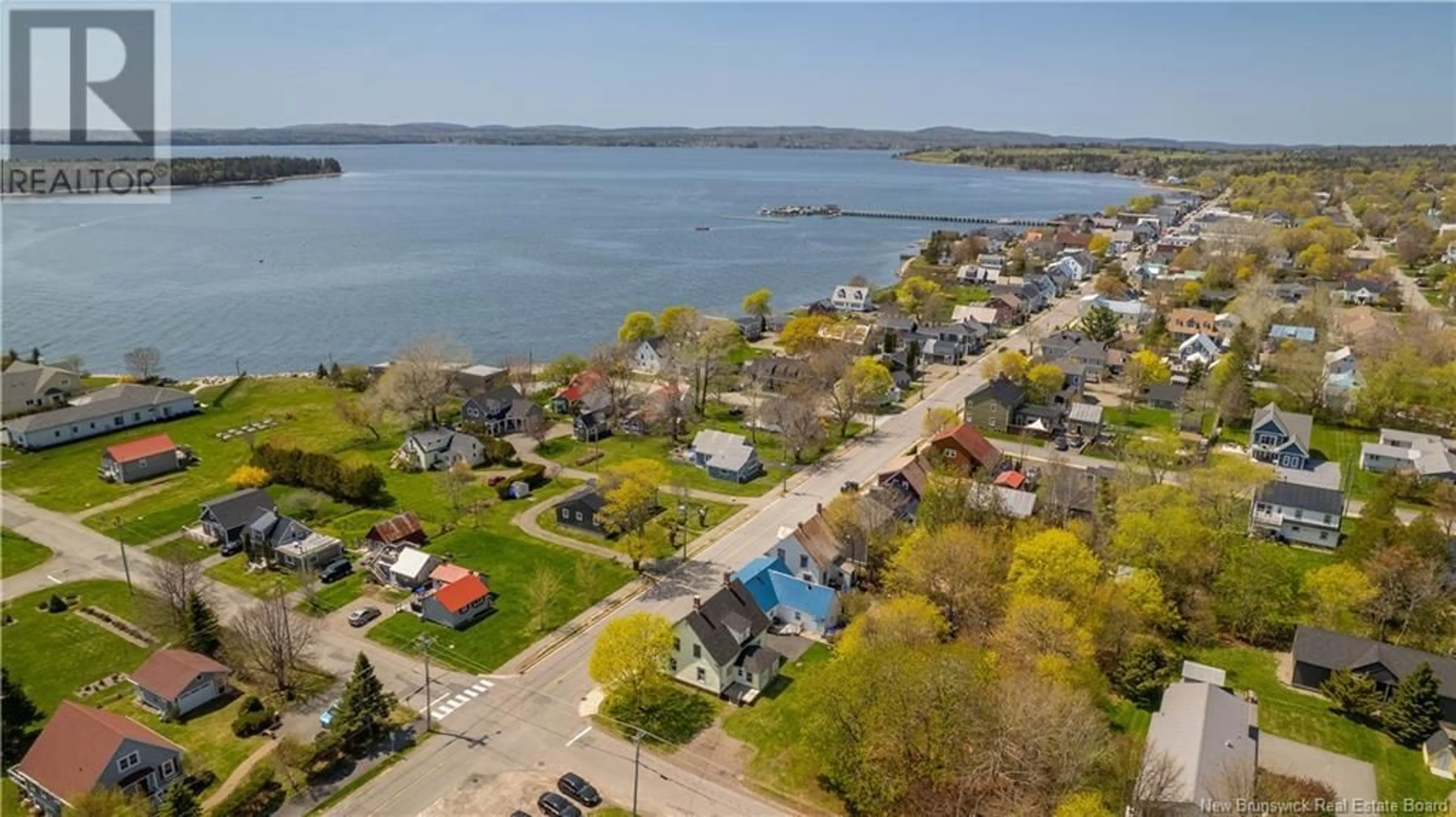 A pic from outside/outdoor area/front of a property/back of a property/a pic from drone, water/lake/river/ocean view for 390 WATER STREET, Saint Andrews New Brunswick E5B2R5