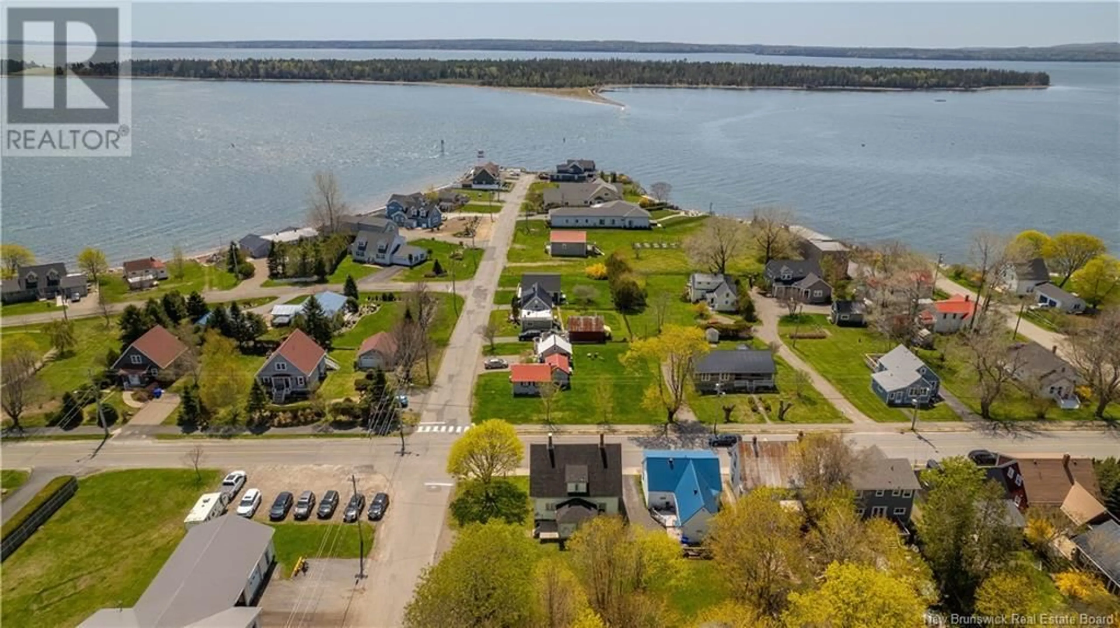 A pic from outside/outdoor area/front of a property/back of a property/a pic from drone, water/lake/river/ocean view for 390 WATER STREET, Saint Andrews New Brunswick E5B2R5