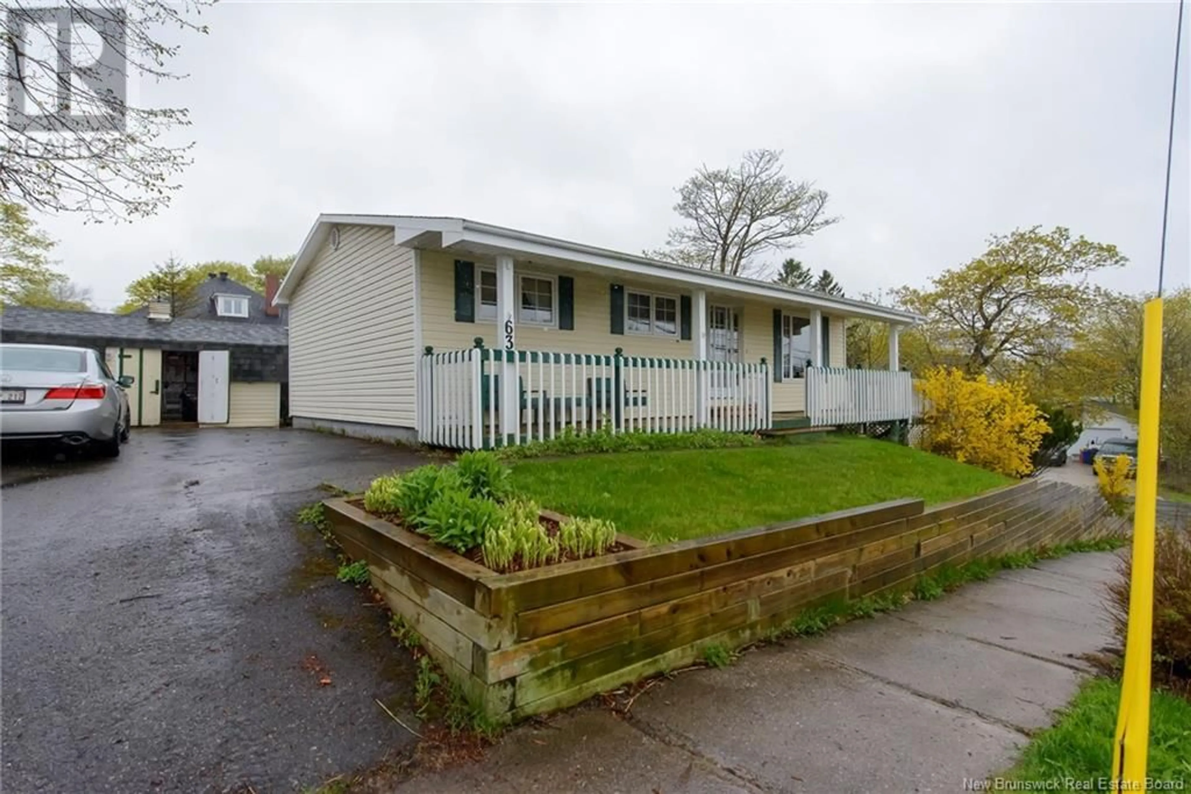 A pic from outside/outdoor area/front of a property/back of a property/a pic from drone, street for 63 CITY LINE, Saint John New Brunswick E2M1K9