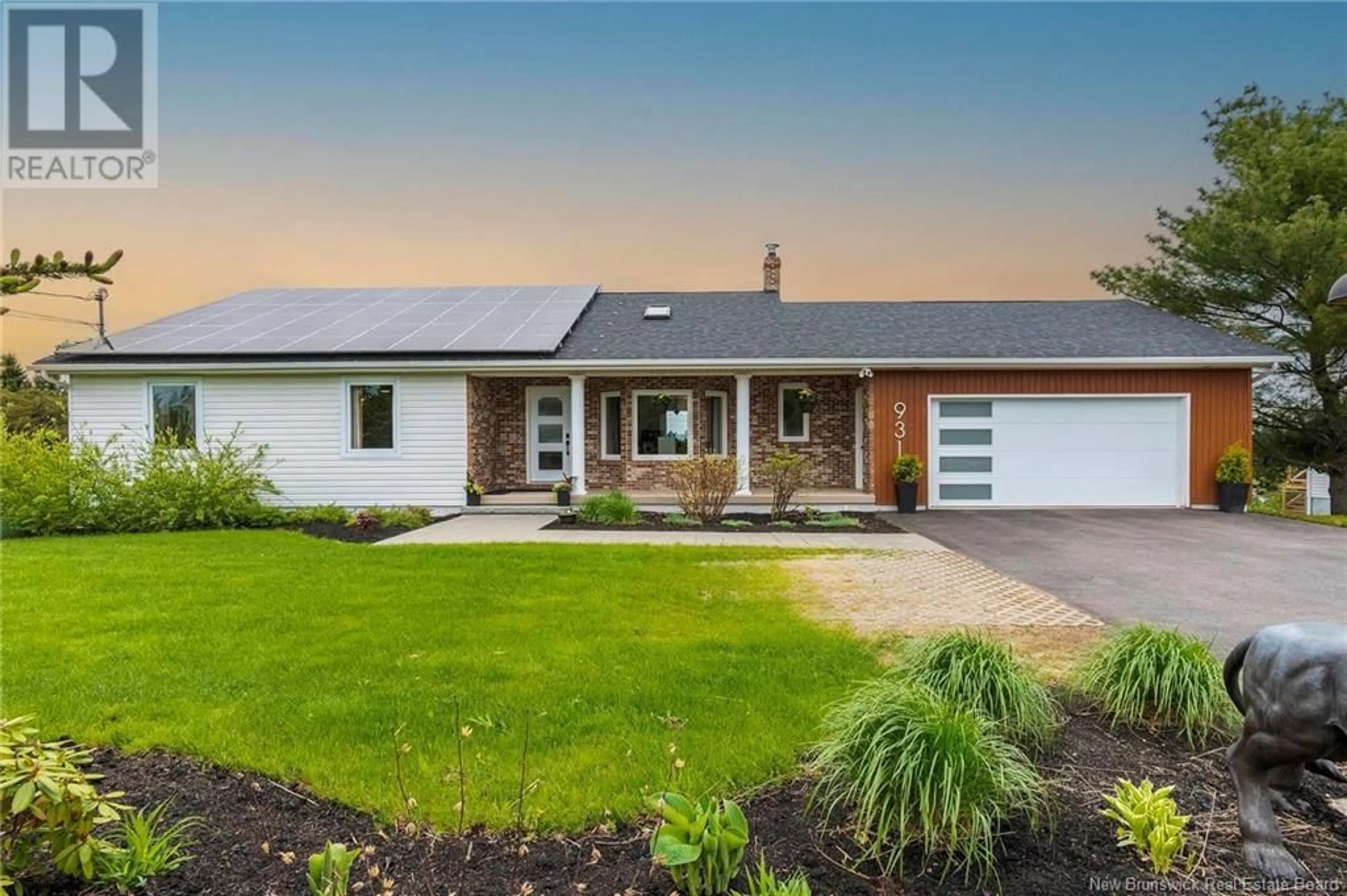 Home with vinyl exterior material, street for 931 COVERDALE, Riverview New Brunswick E1B5E6