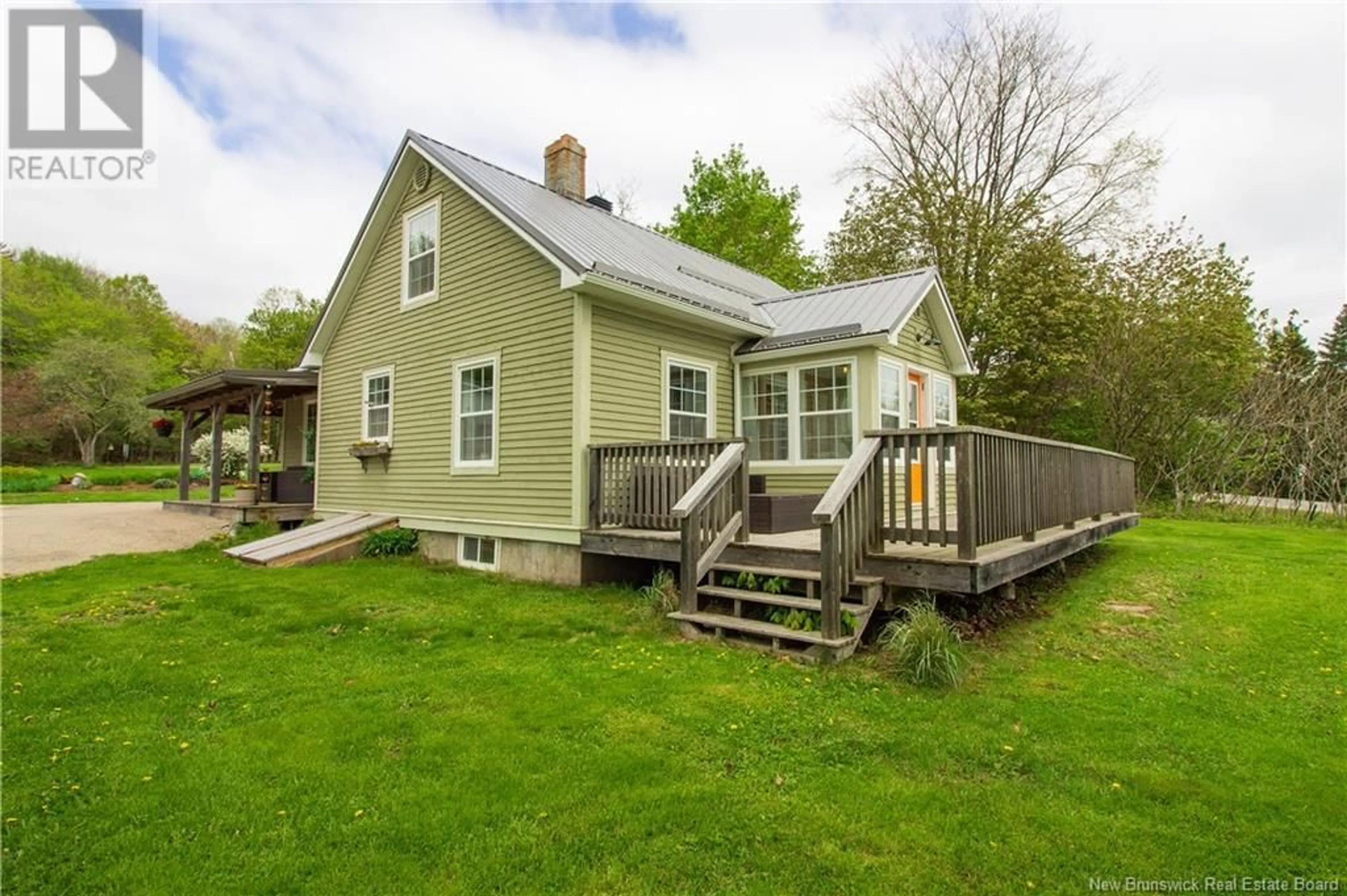A pic from outside/outdoor area/front of a property/back of a property/a pic from drone, building for 1195 MAIN STREET, Hampton New Brunswick E5N6G6