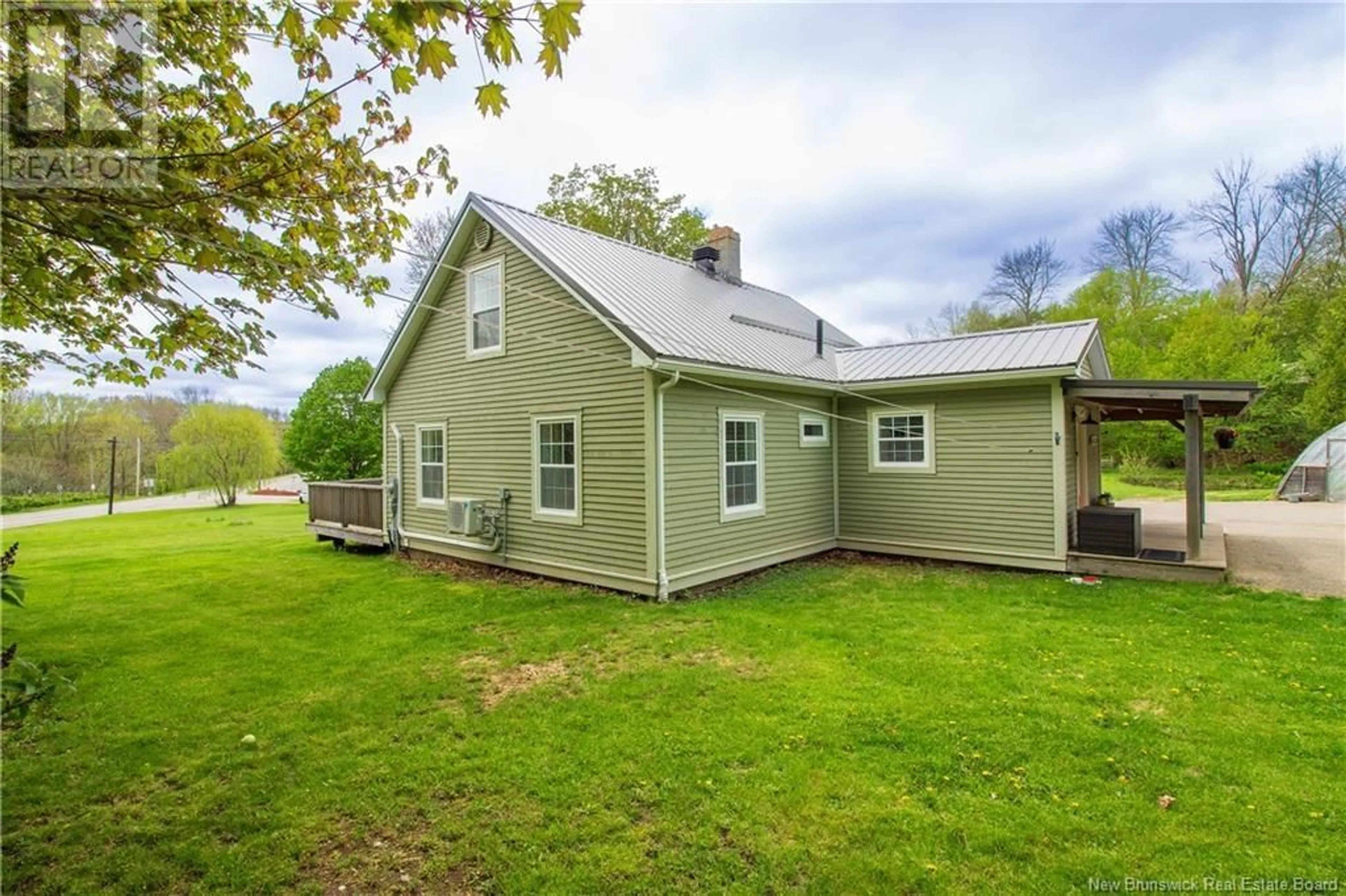 Home with vinyl exterior material, building for 1195 MAIN STREET, Hampton New Brunswick E5N6G6