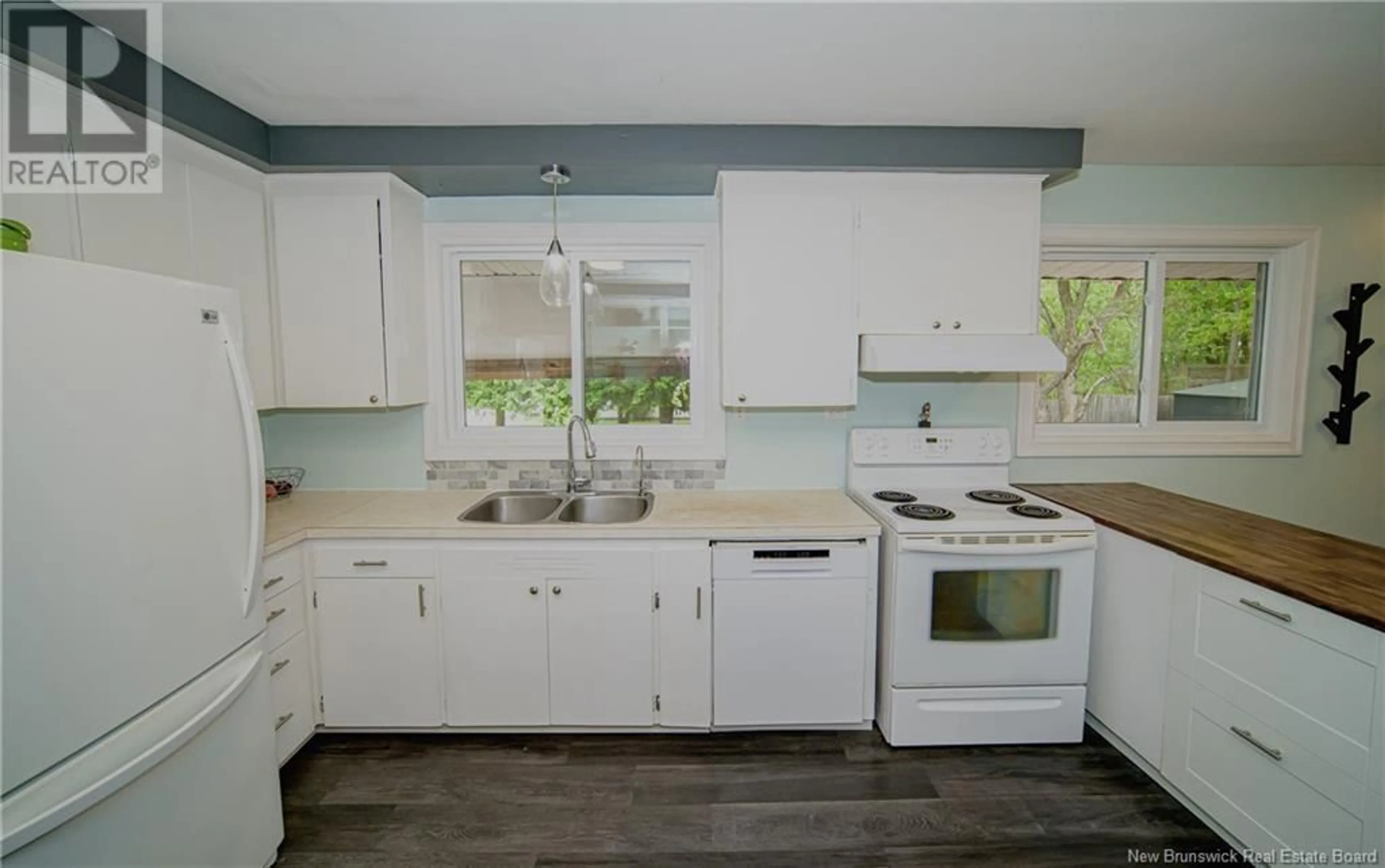 Standard kitchen, unknown for 65 MACDONALD AVENUE, Oromocto New Brunswick E2V1A3