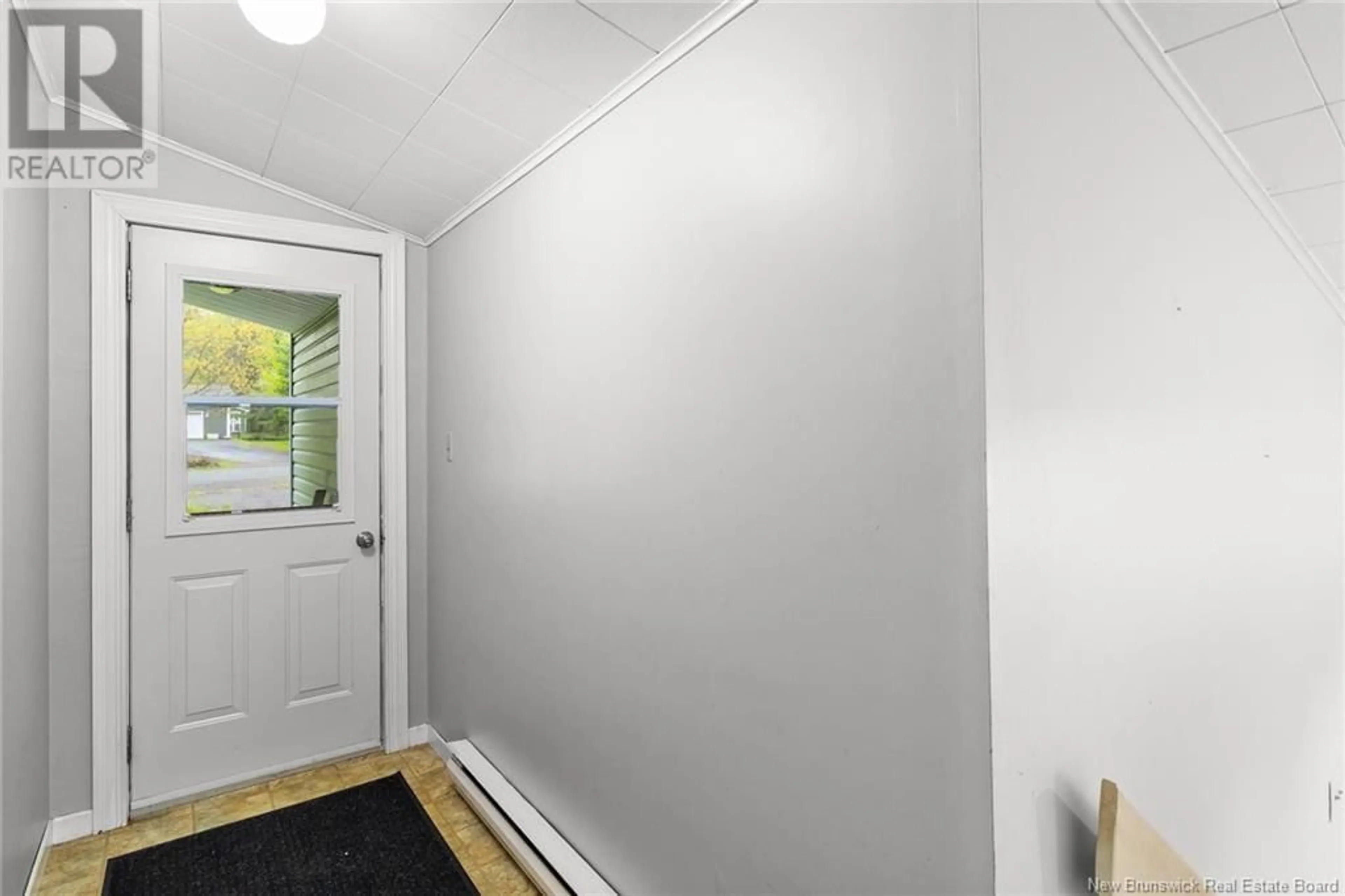 Indoor entryway for 46 CHRISTOPHER STREET, Burton New Brunswick E2V3H6
