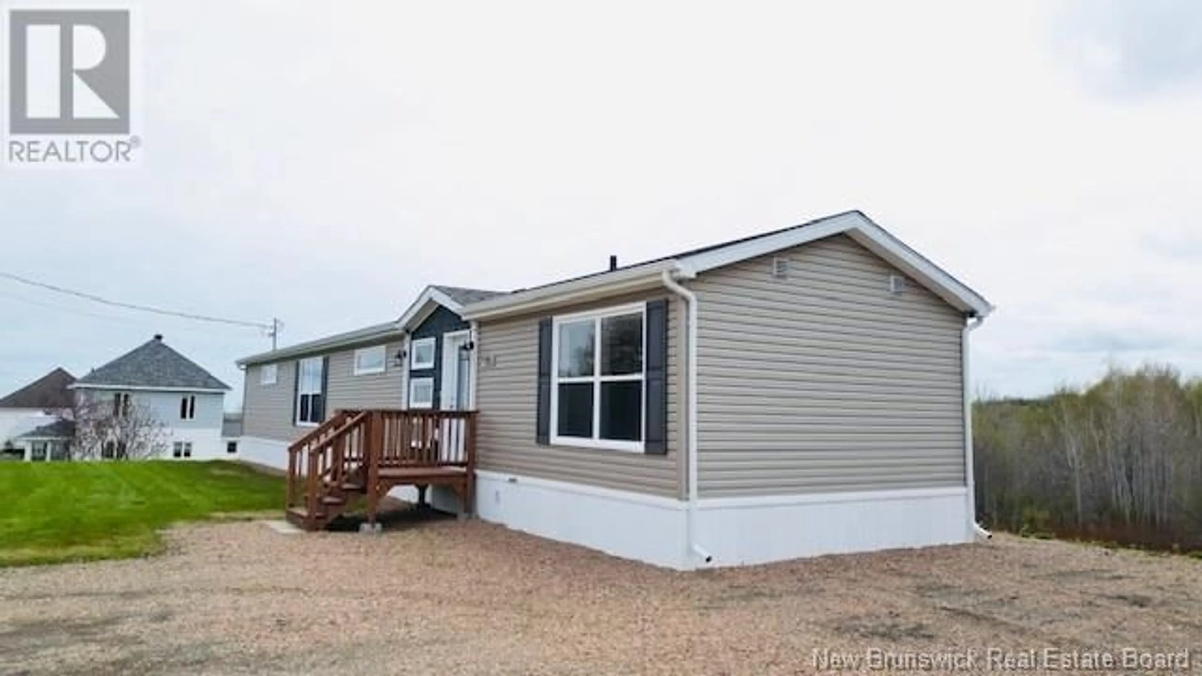 Home with vinyl exterior material, unknown for 1352 DES PIONNIERS AVENUE, Balmoral New Brunswick E8E1E8
