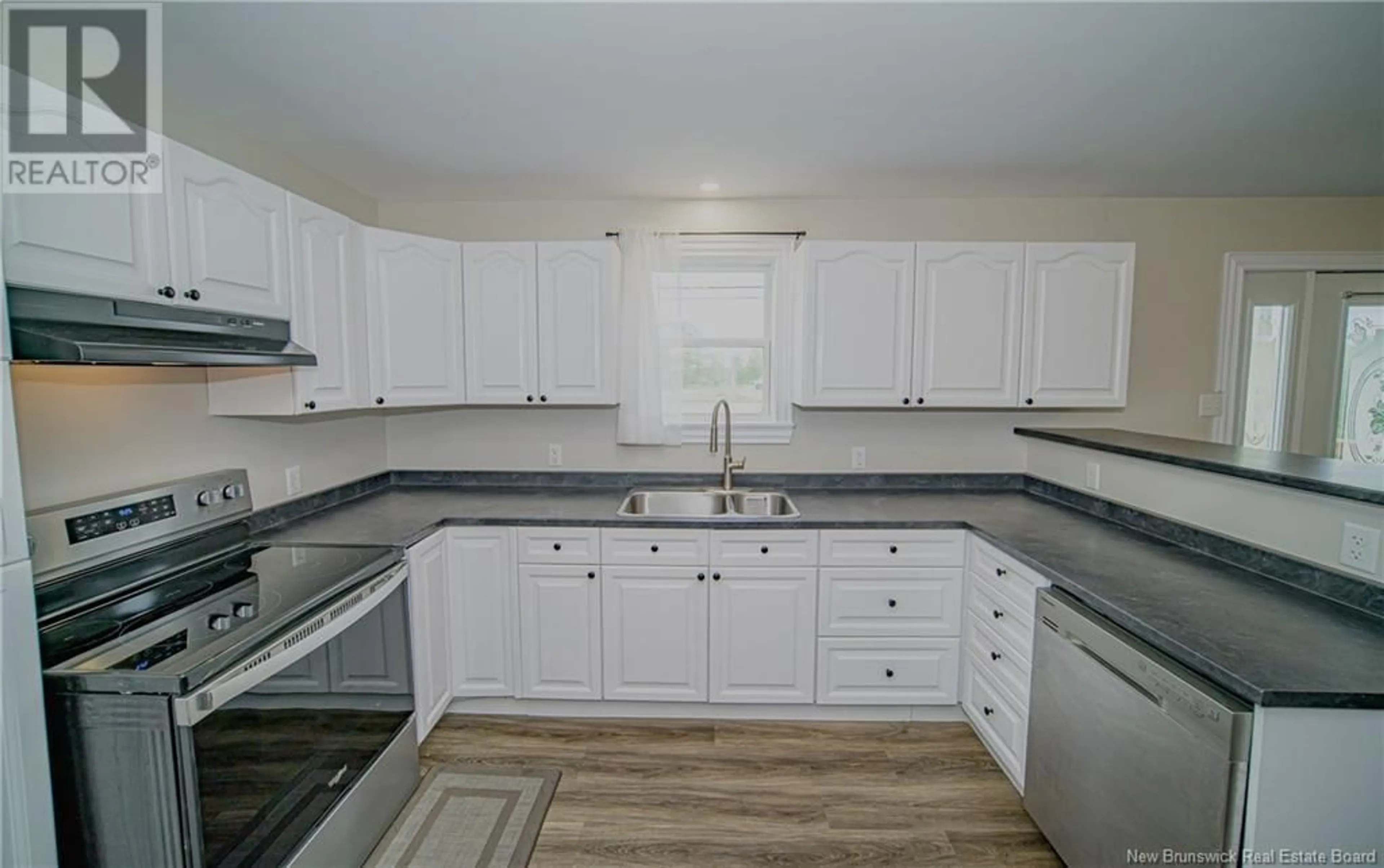 Standard kitchen, ceramic/tile floor for 20 102 ROUTE ROUTE, Burton New Brunswick E2V2Y7