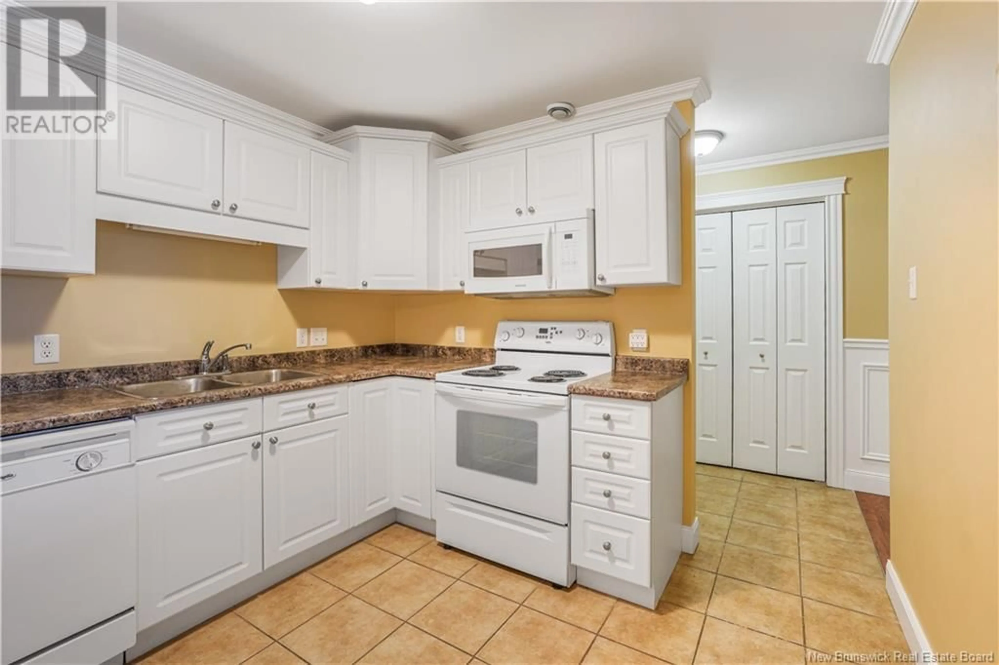 Standard kitchen, ceramic/tile floor for 303 - 40 BROWN BOULEVARD, Fredericton New Brunswick E3A0L7