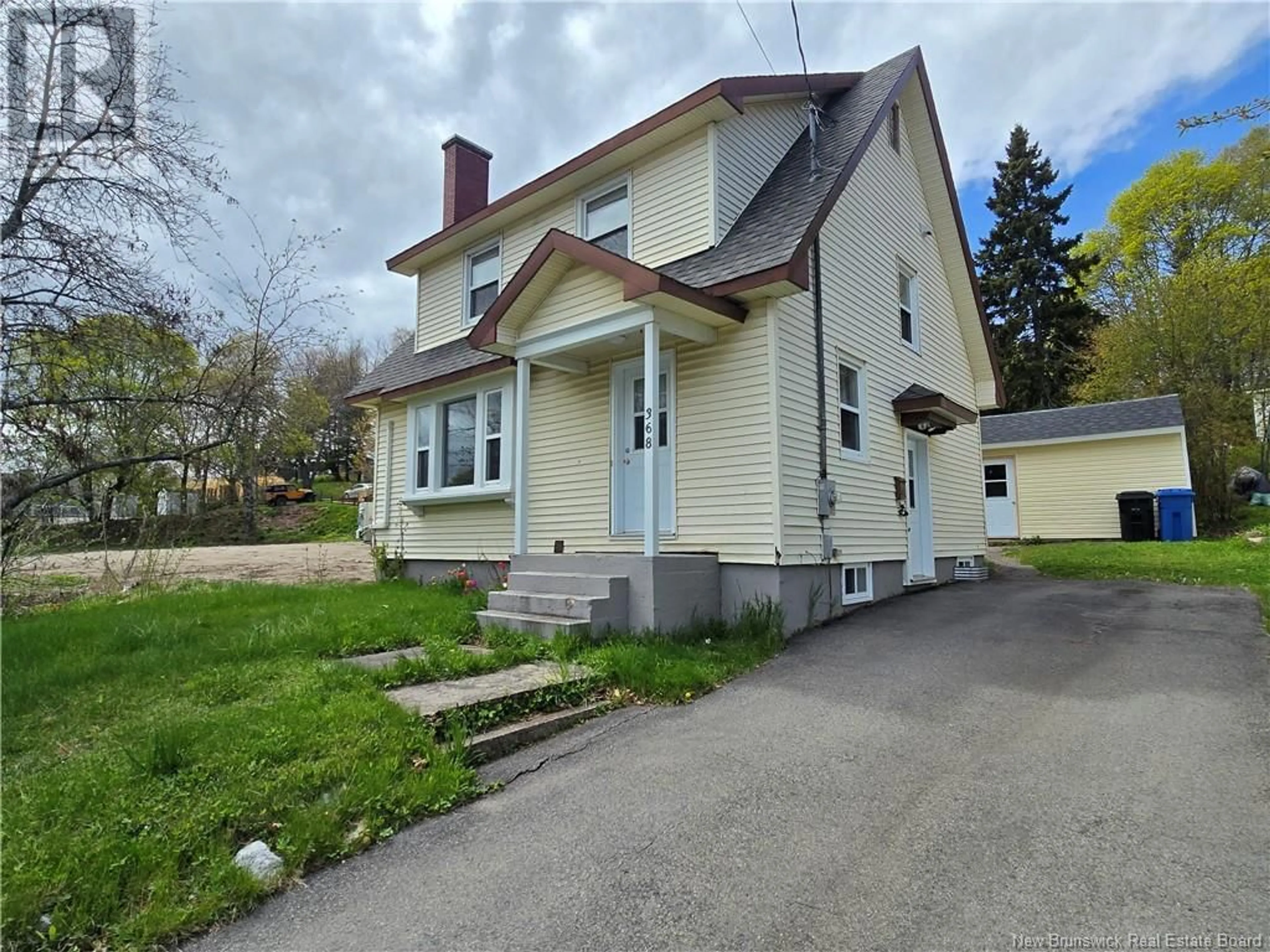 A pic from outside/outdoor area/front of a property/back of a property/a pic from drone, street for 368 PRINCESS STREET, Bathurst New Brunswick E2A2R5