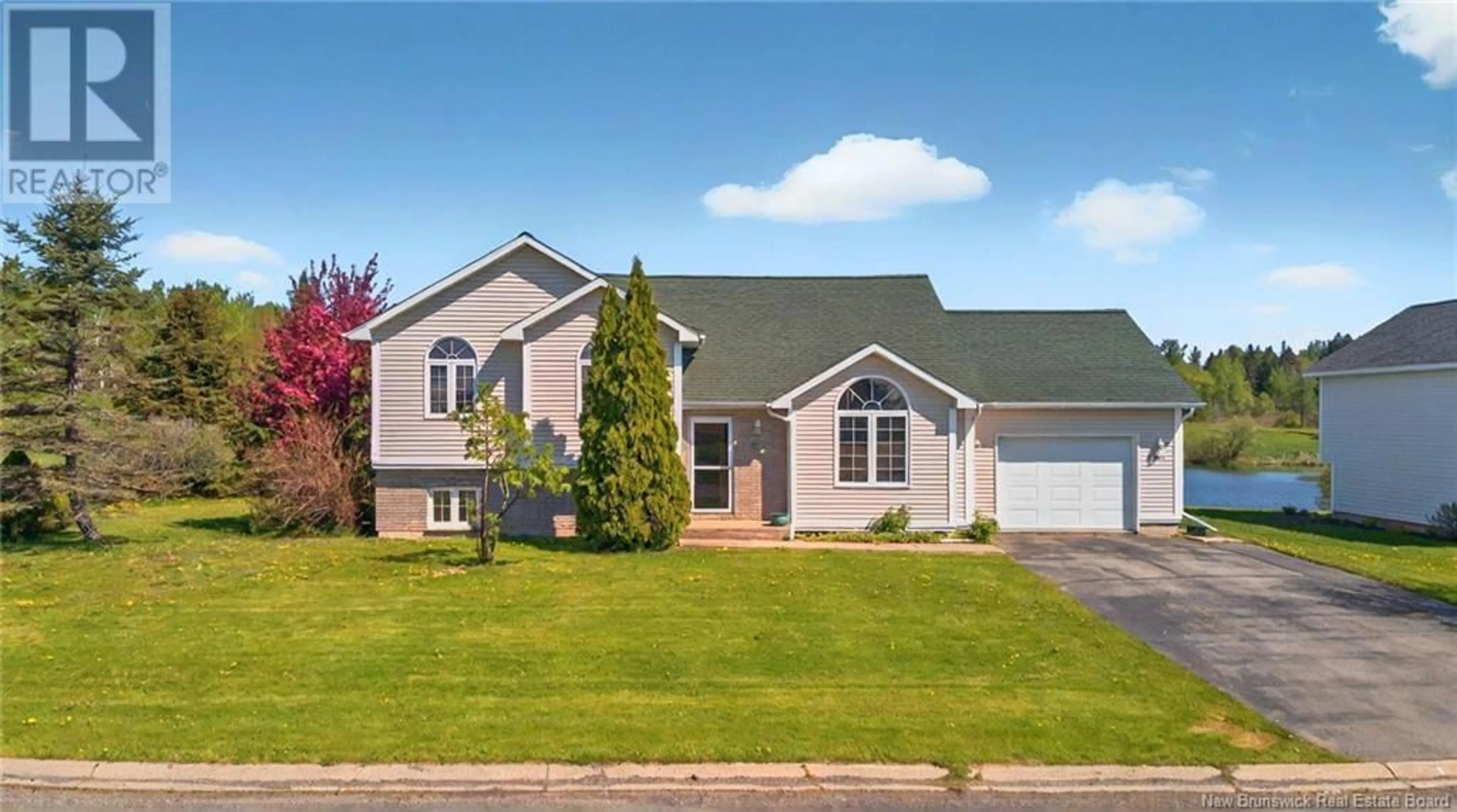 Home with vinyl exterior material, street for 800 SQUIRE GREEN DRIVE, Bathurst New Brunswick E2A4W8