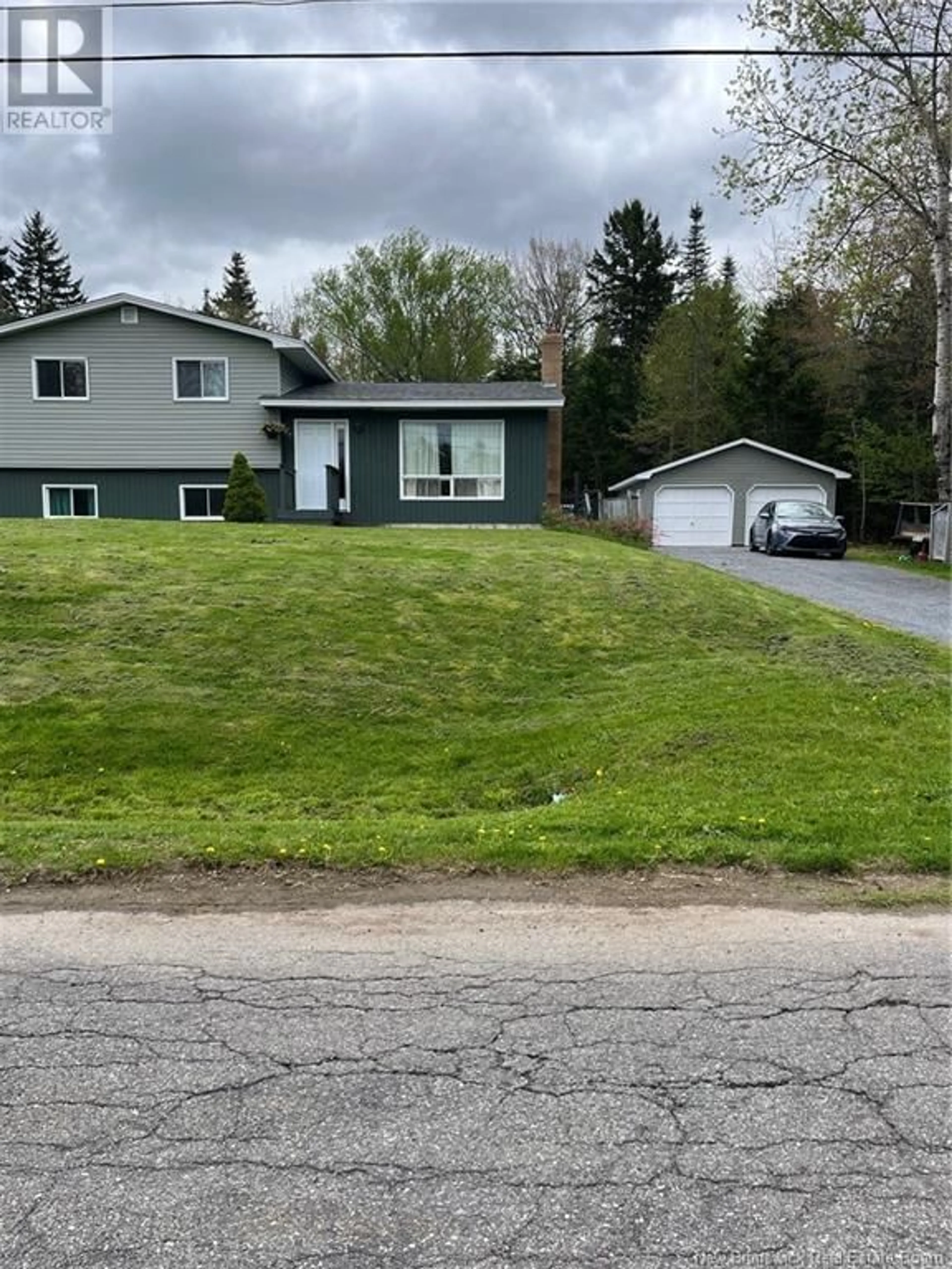 A pic from outside/outdoor area/front of a property/back of a property/a pic from drone, street for 19 KENNETH DRIVE, Quispamsis New Brunswick E2G1H9