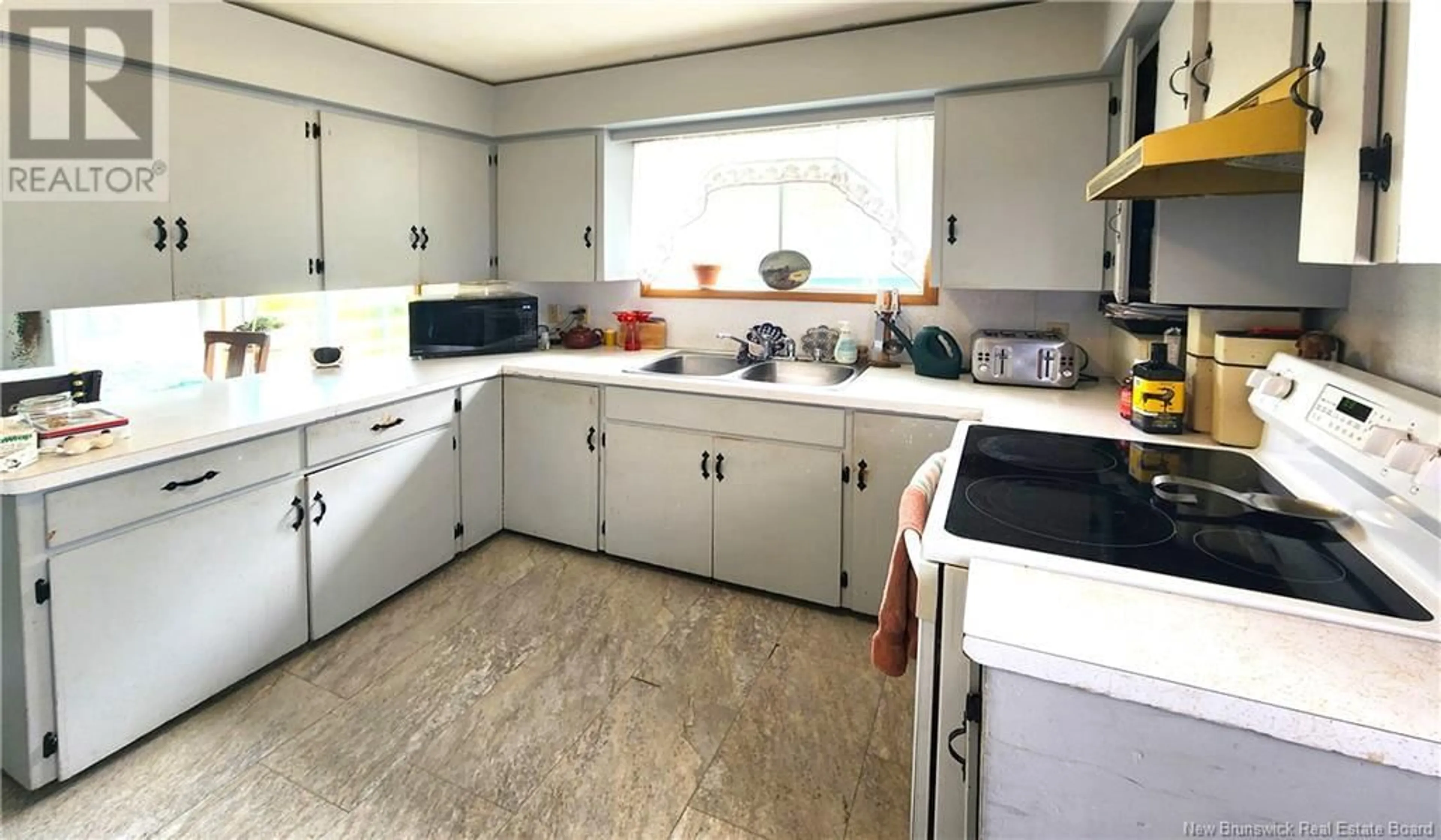 Standard kitchen, unknown for 19 KENNETH DRIVE, Quispamsis New Brunswick E2G1H9
