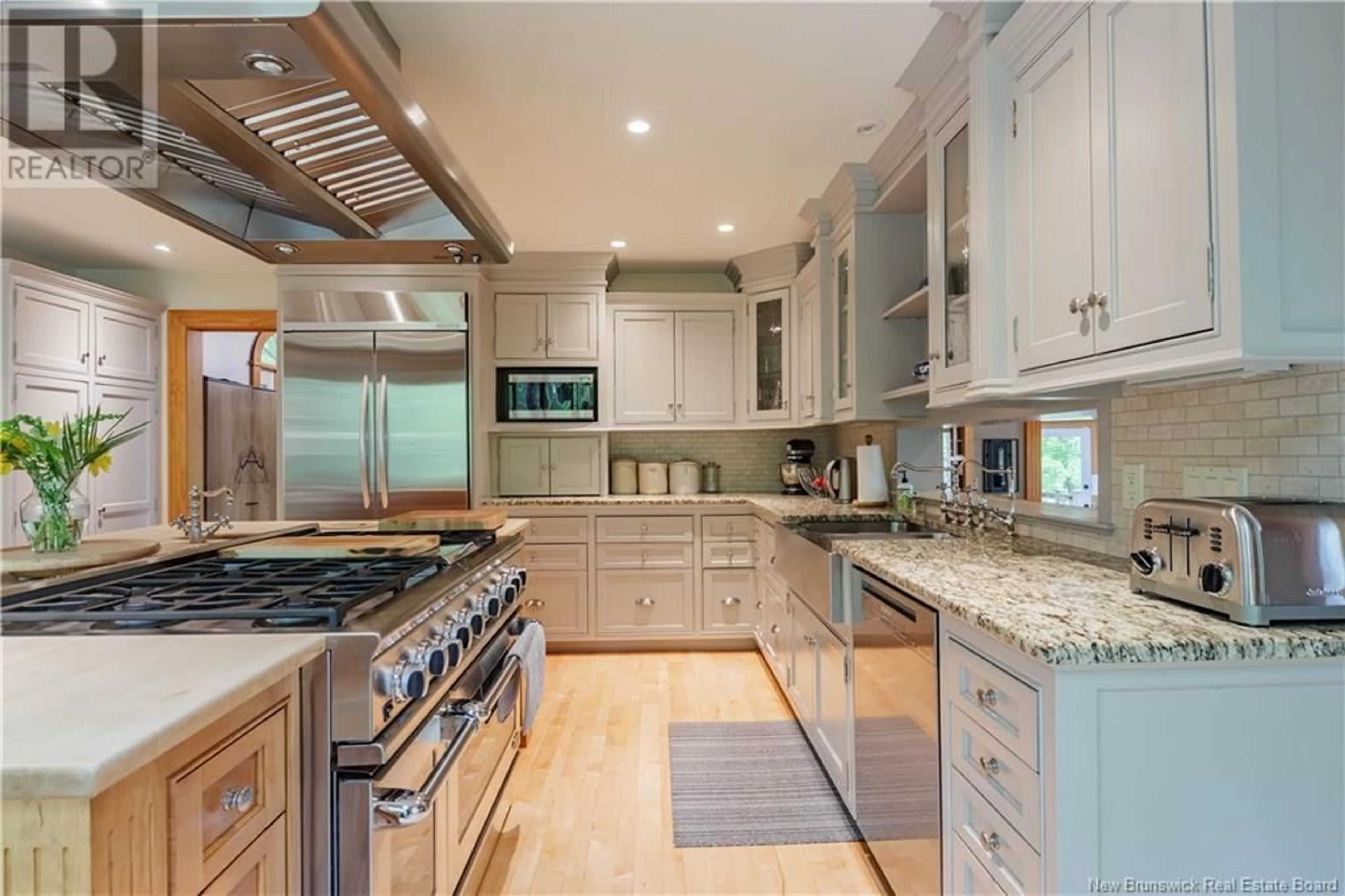 Contemporary kitchen, ceramic/tile floor for 1593 ROUTE 105, Mactaquac New Brunswick E6L1C2