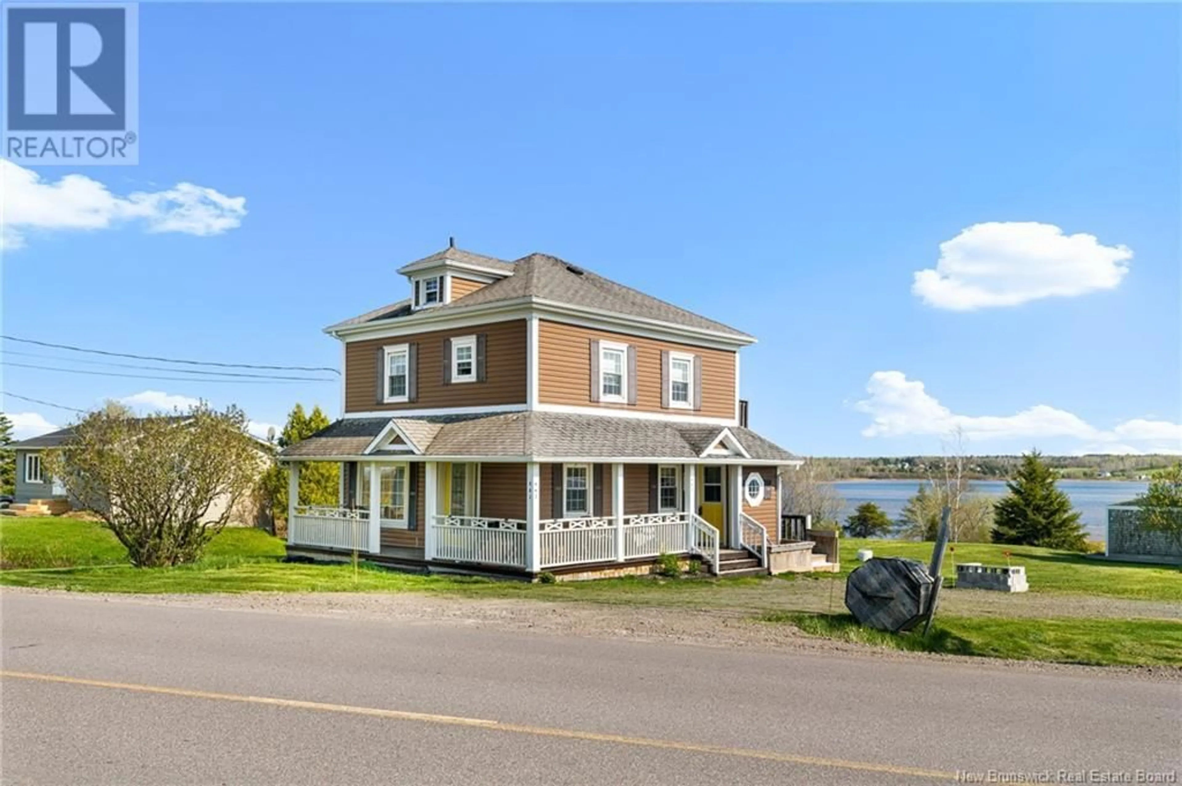 A pic from outside/outdoor area/front of a property/back of a property/a pic from drone, water/lake/river/ocean view for 662 ROUTE 535, Cocagne New Brunswick E4R3B5
