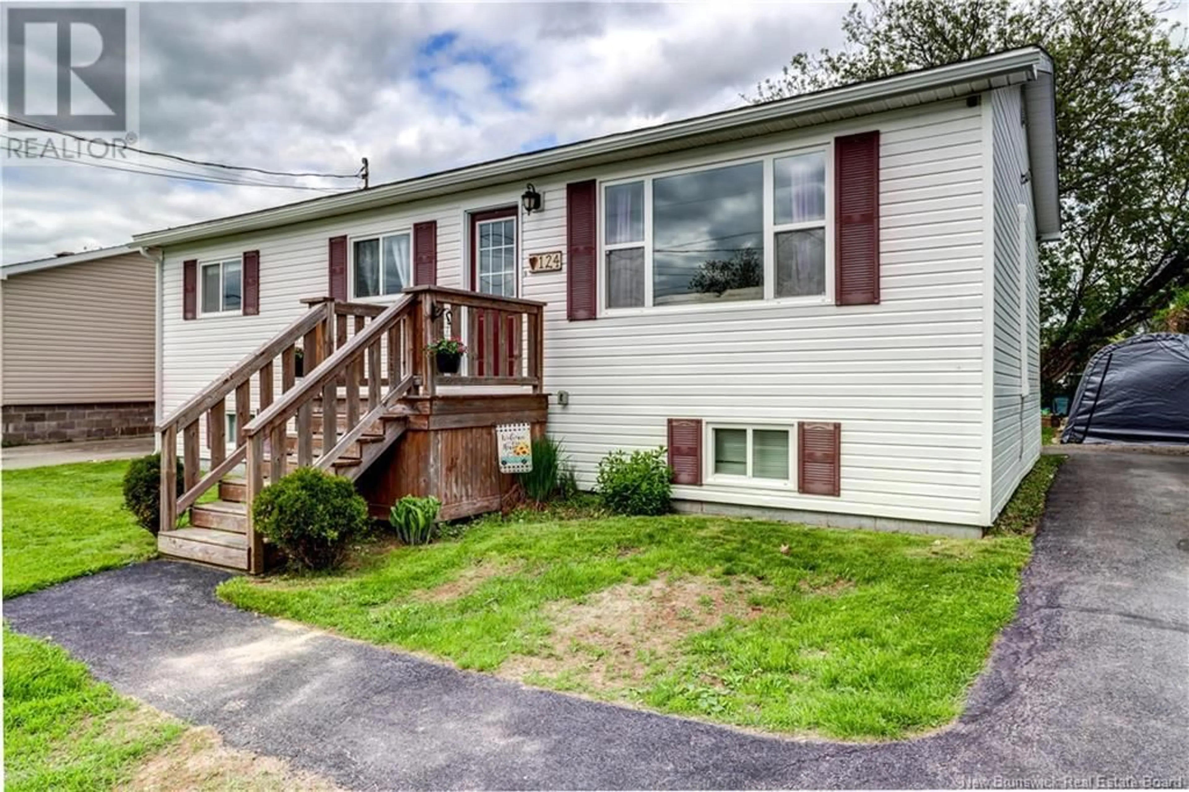 Home with vinyl exterior material, street for 124 LANSDOWNE AVENUE, Sussex New Brunswick E4E1G3