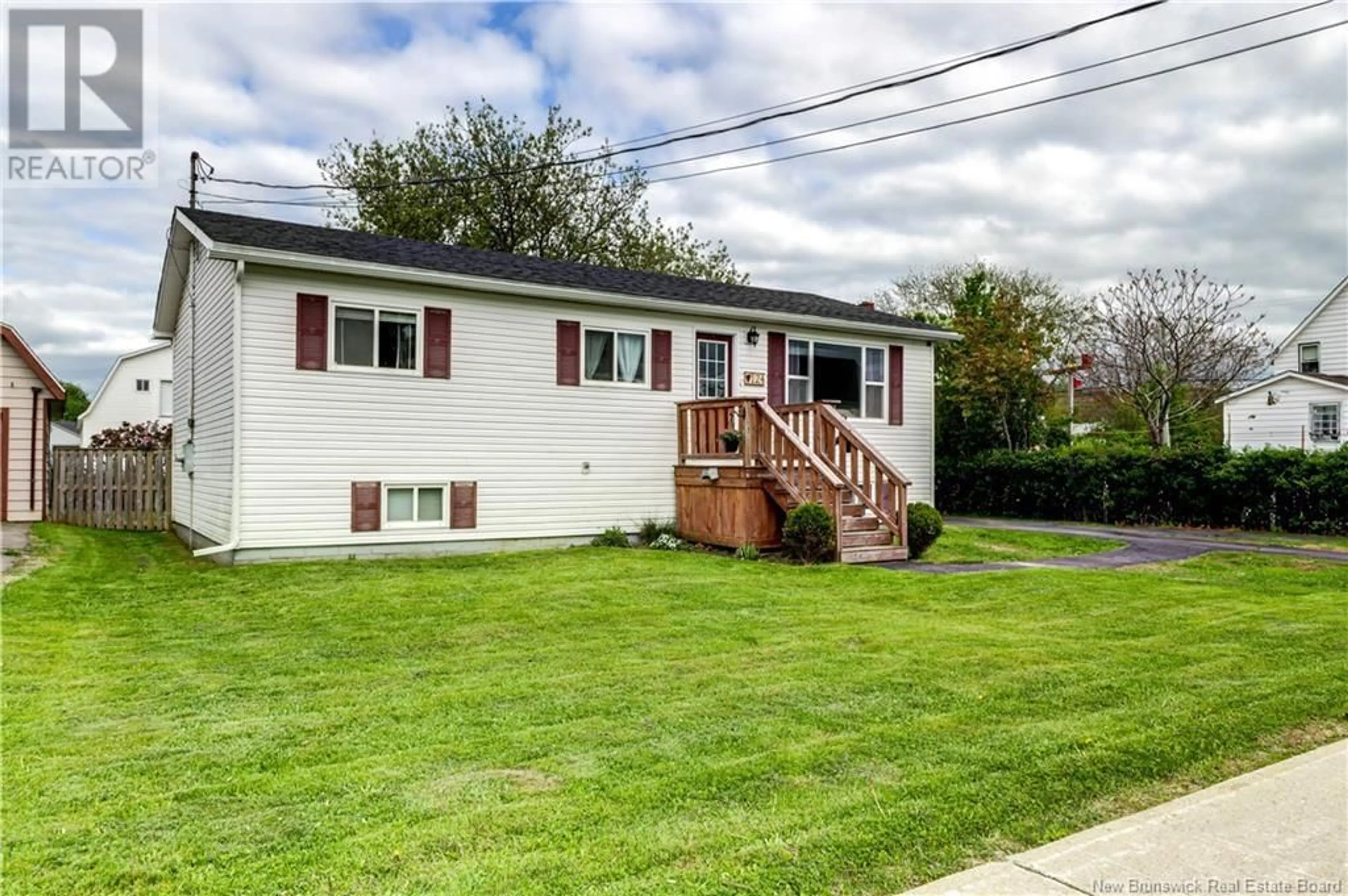 Home with vinyl exterior material, street for 124 LANSDOWNE AVENUE, Sussex New Brunswick E4E1G3