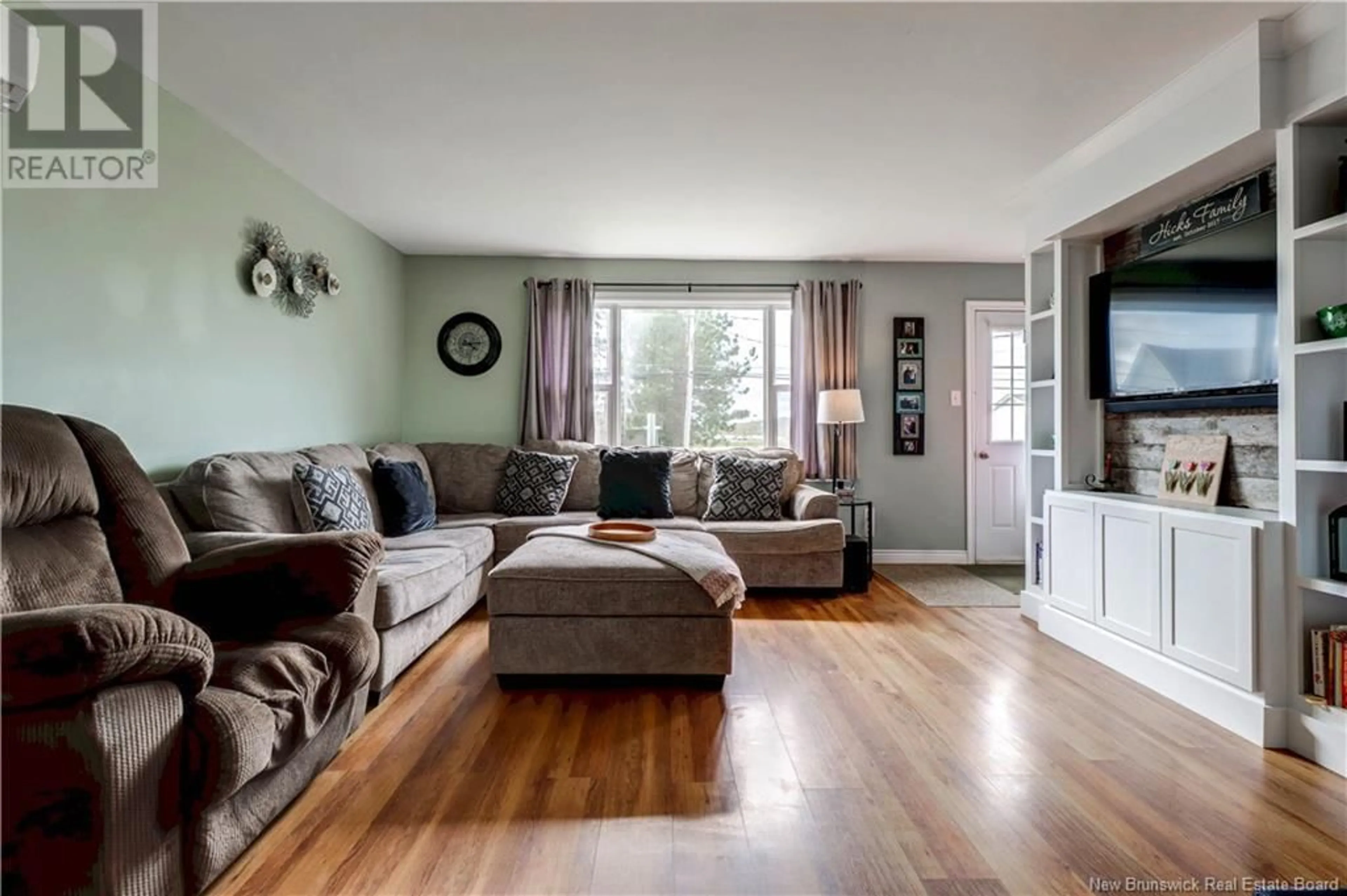 Living room with furniture, wood/laminate floor for 124 LANSDOWNE AVENUE, Sussex New Brunswick E4E1G3