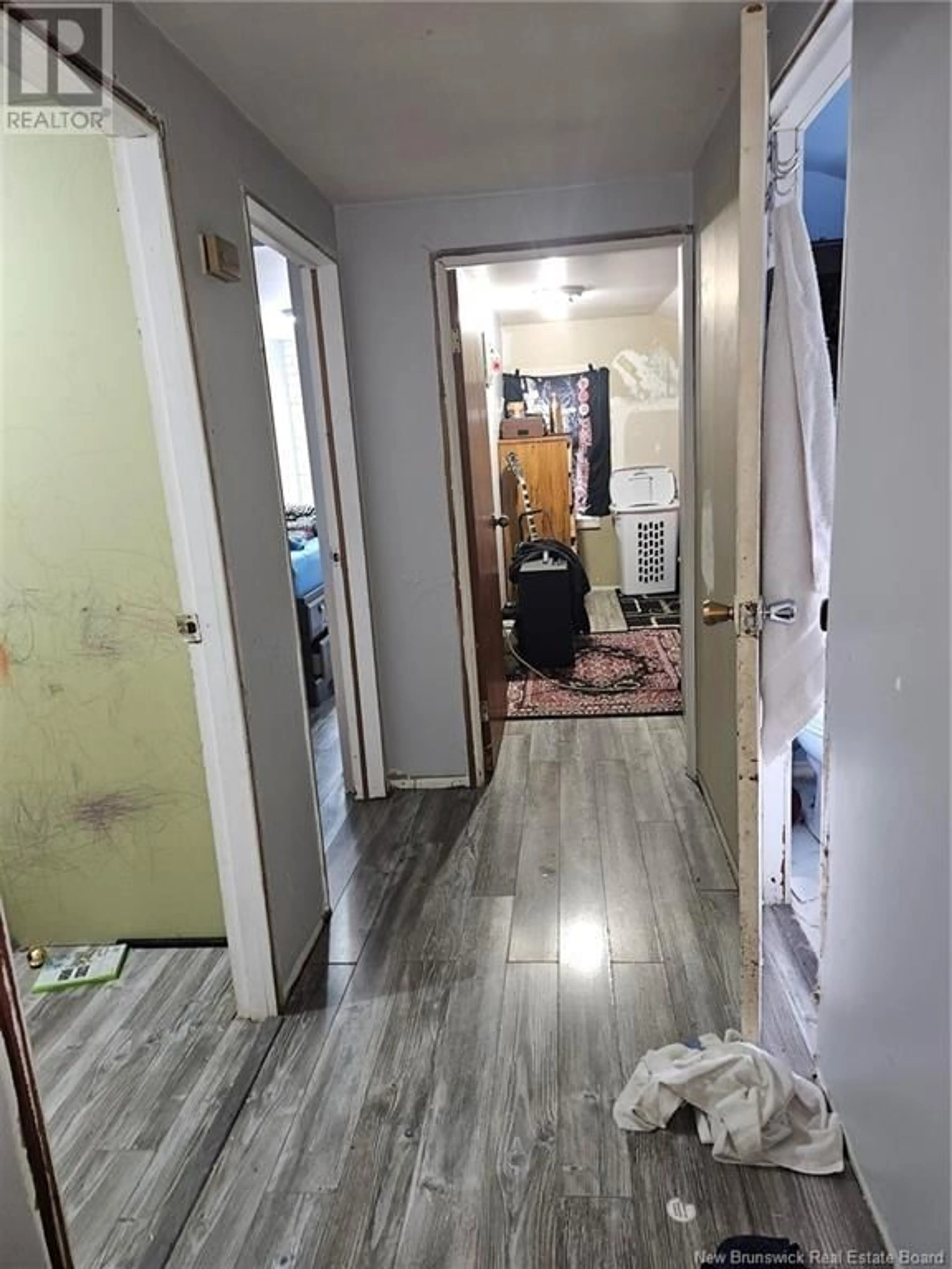 Indoor foyer for 15 HOCKEY STREET, Saint John New Brunswick E2J2M3
