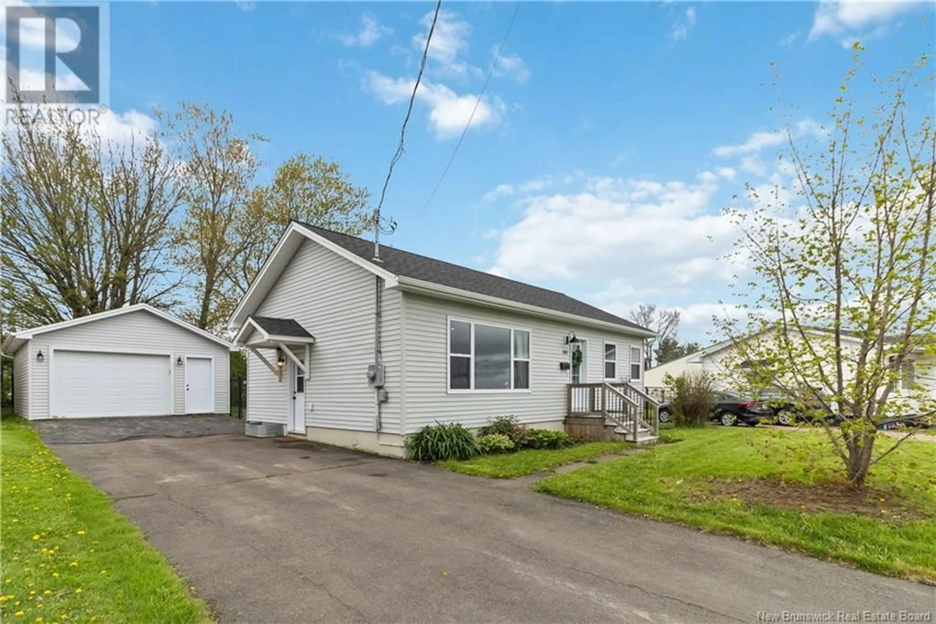 Home with vinyl exterior material, street for 203 WESTMINSTER AVENUE, Riverview New Brunswick E1B2R1